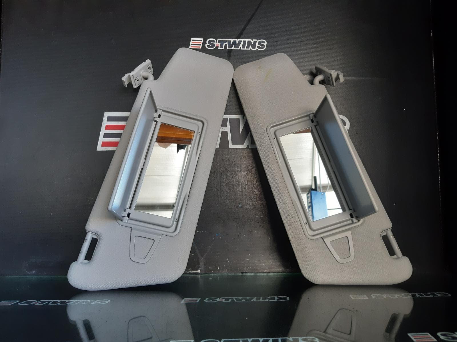 Used auto part listing image: 2012 MERCEDES CLS CLASS SUNVISOR PAIR, C218, 06/11-02/18 0000278318