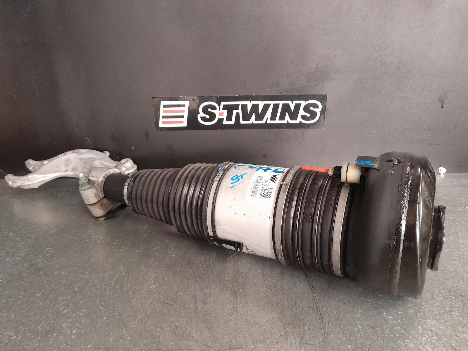 Used auto part listing image: 2021 AUDI Q7 LEFT FRONT STRUT 4M, AIRBAG TYPE, 07/15- 0000322345