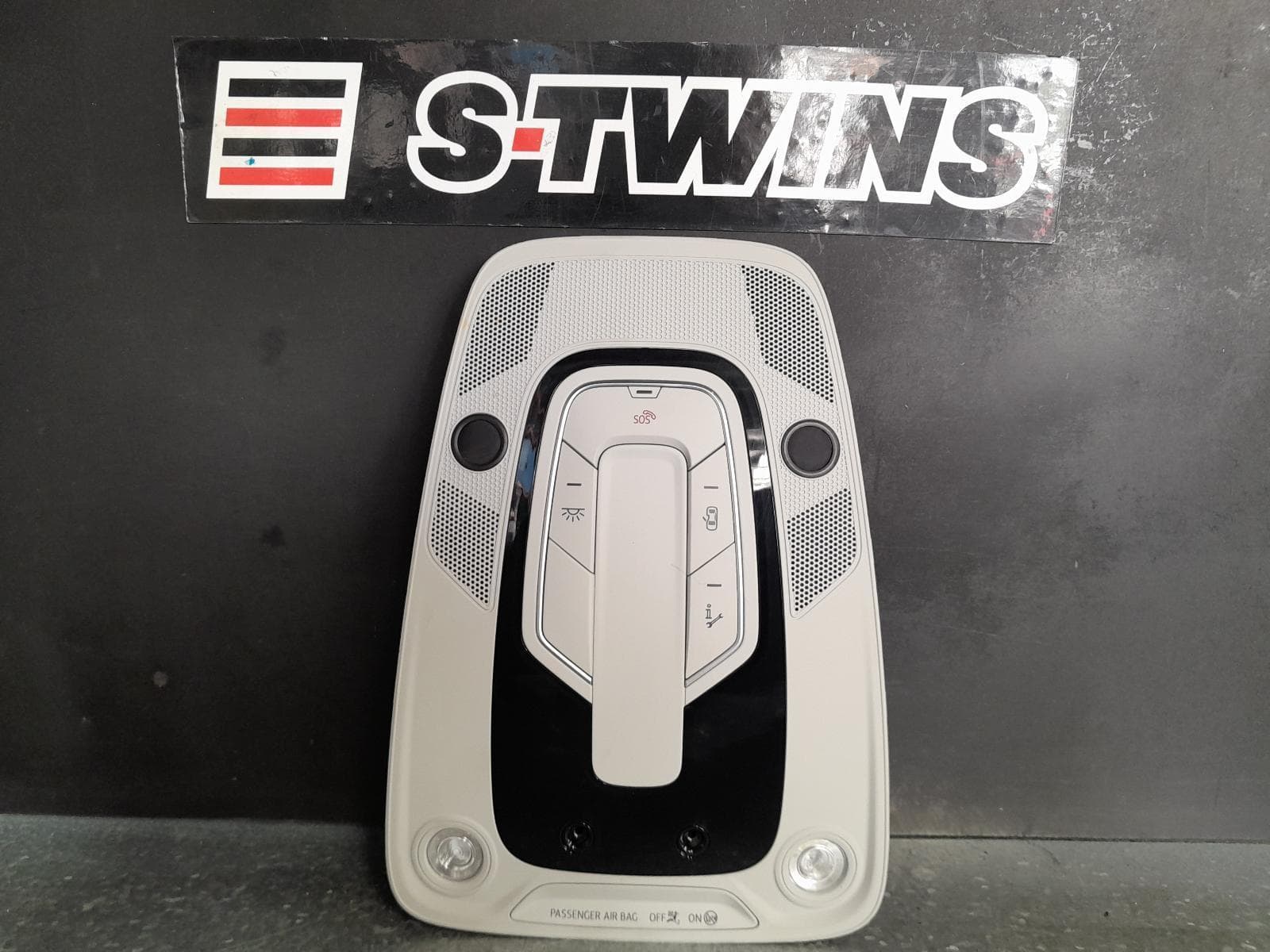 Used auto part listing image: 2021 AUDI Q7 COURTESY LIGHT 4M, FRONT (CENTRE), GREY, 09/15- 0000324197