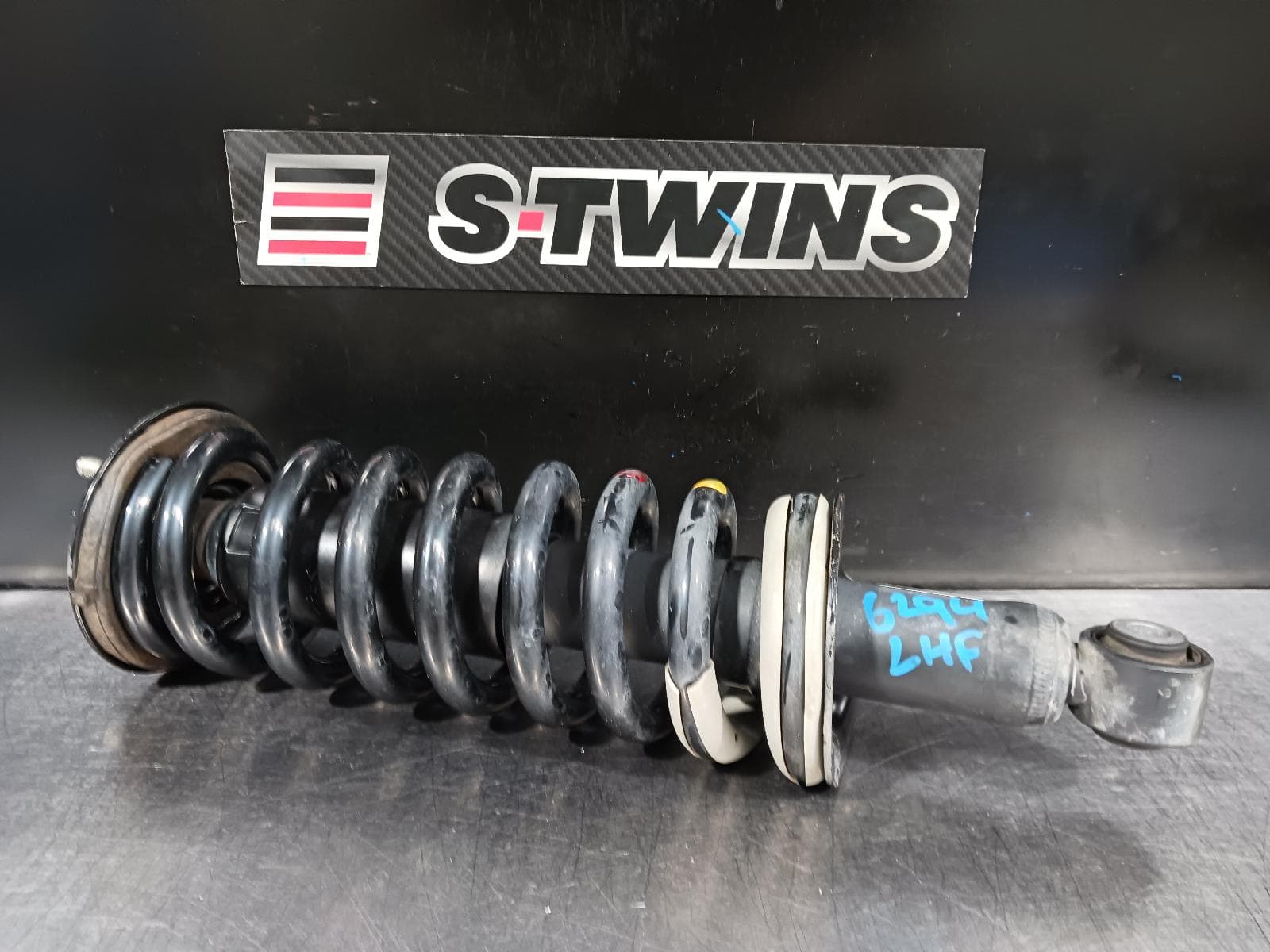 Used auto part listing image: 2021 NISSAN NAVARA LEFT FRONT STRUT NP300, 4WD, DUAL CAB, LEAF SUSP TYPE, 05/15- 0000238301