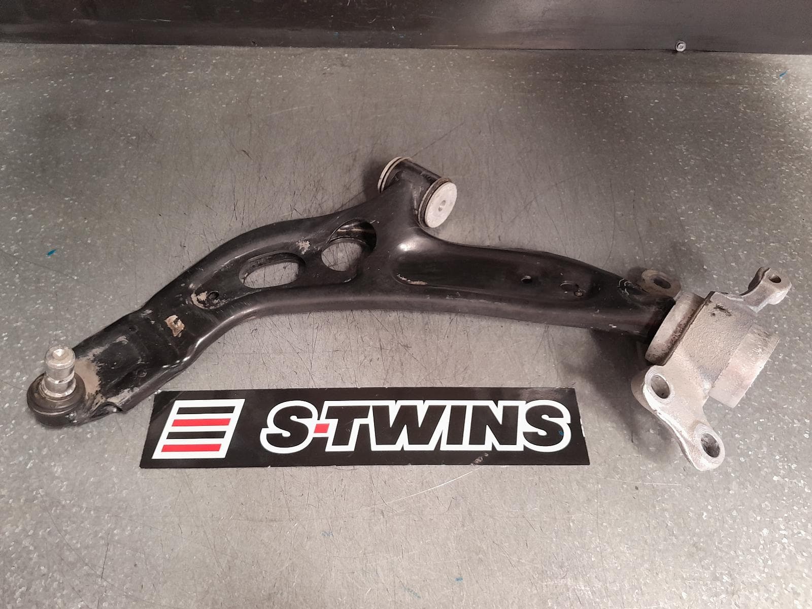 Used auto part listing image: 2020 BMW 2 SERIES LEFT FRONT LOWER CONTROL ARM F44, SEDAN, 09/19-10/24 0000366219