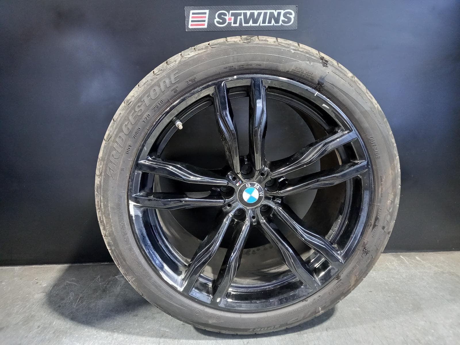 Used auto part listing image: 2016 BMW X5 WHEEL MAG FACTORY, FRONT, 20X10IN, 5 Y SPOKE, xDRIVE50i, F15, 09/13-07/18 0000228825