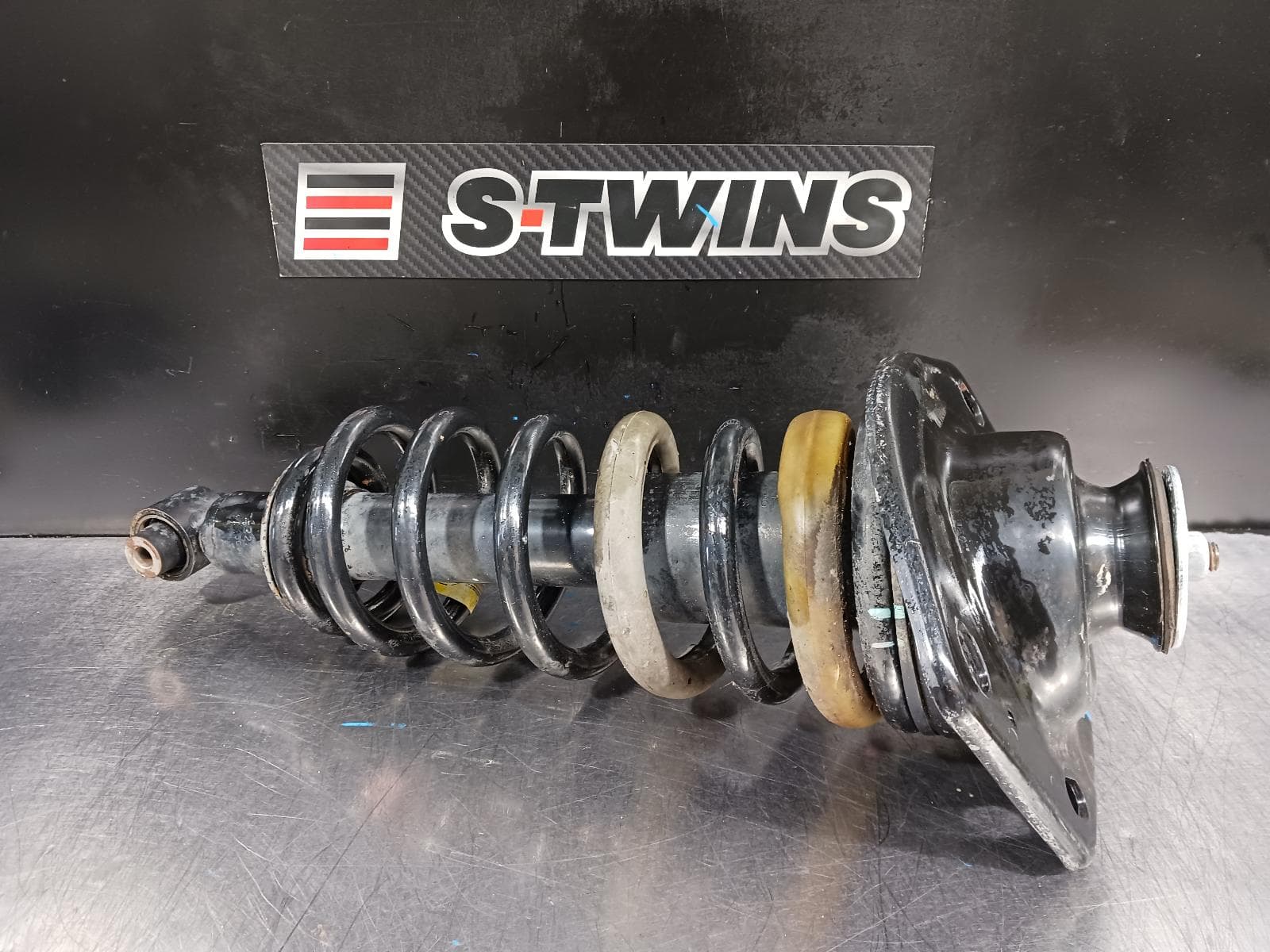 Used auto part listing image: 2011 HOLDEN COMMODORE LEFT REAR STRUT VE, CALAIS, 08/06-05/13 0000231900