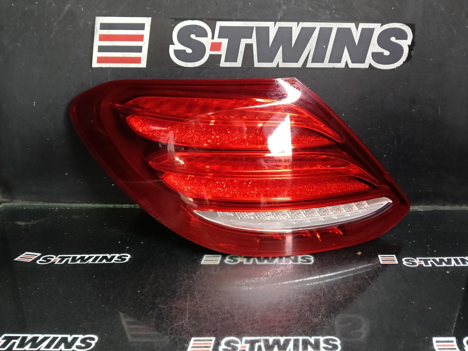 Used auto part listing image: 2017 MERCEDES E CLASS LEFT TAILLIGHT W213, SEDAN, 05/16-03/20 0000410135