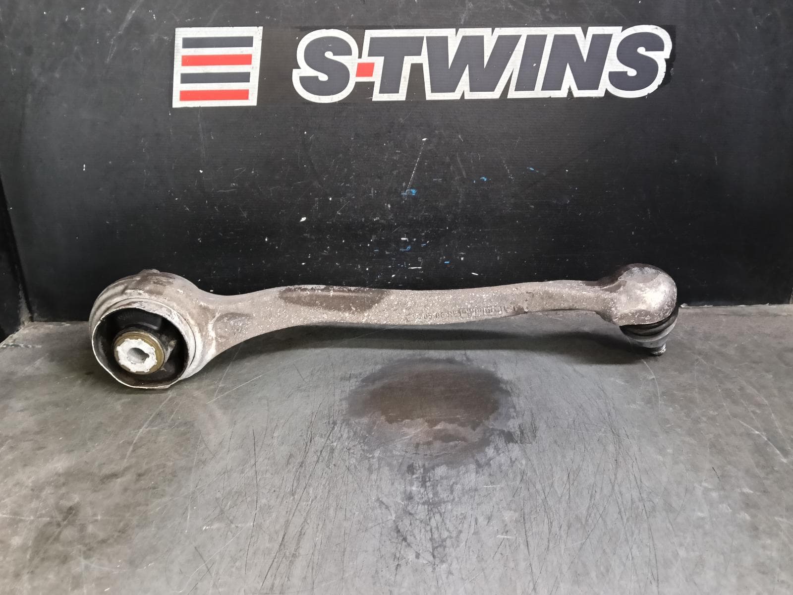Used auto part listing image: 2017 MERCEDES E CLASS RIGHT FRONT LOWER CONTROL ARM FRONT, STANDARD TYPE, W213/S213/A238/C238, 05/16- 0000410136