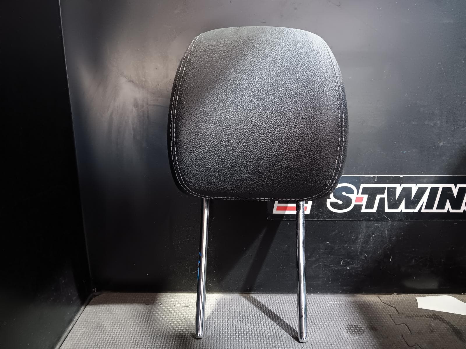 Used auto part listing image: 2017 MERCEDES E CLASS HEADREST W213, 05/16-05/23 0000392777