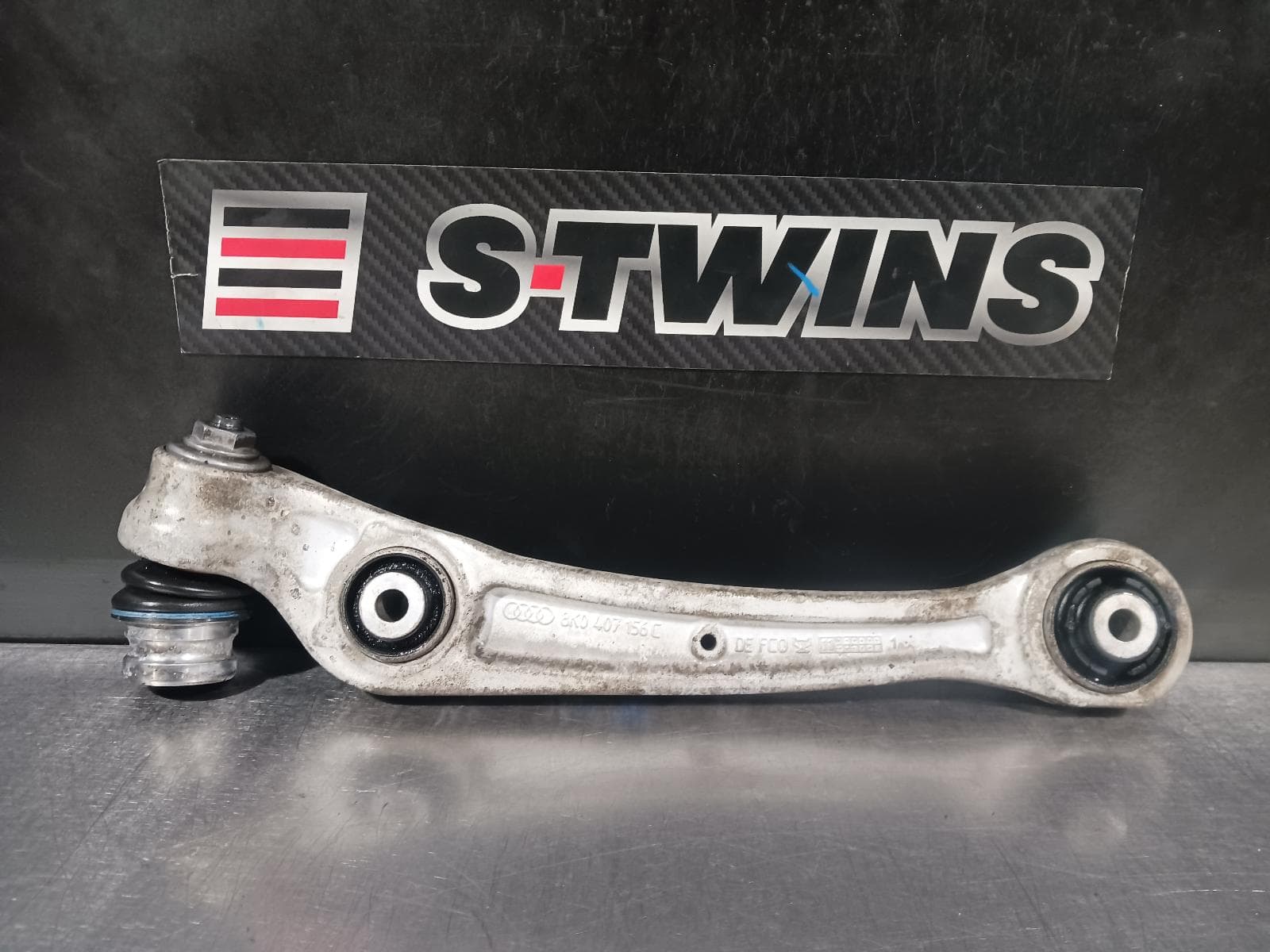 Used auto part listing image: 2012 AUDI A6 RIGHT FRONT LOWER CONTROL ARM FRONT, 4G/C7, 08/11-06/18 0000239558