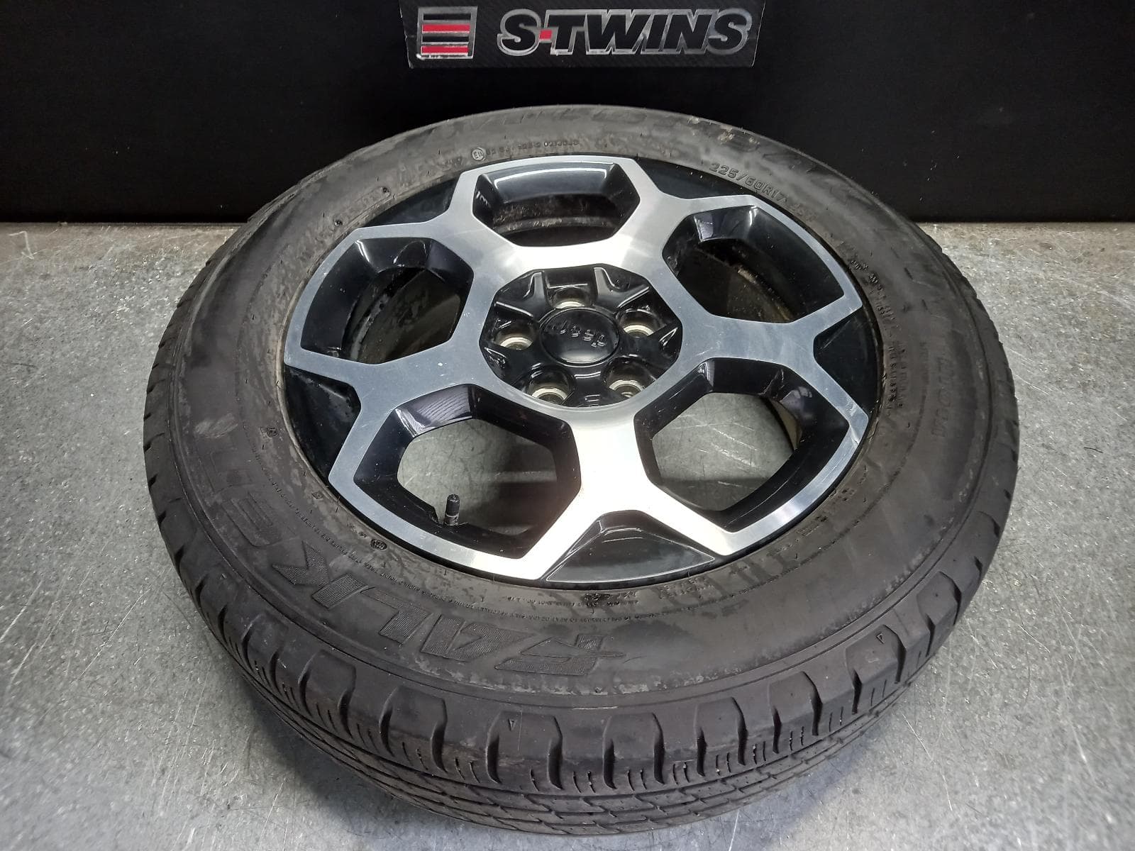 Used auto part listing image: 2021 JEEP COMPASS WHEEL MAG FACTORY, 17X6.5IN, M6, 10/17- 0000249502