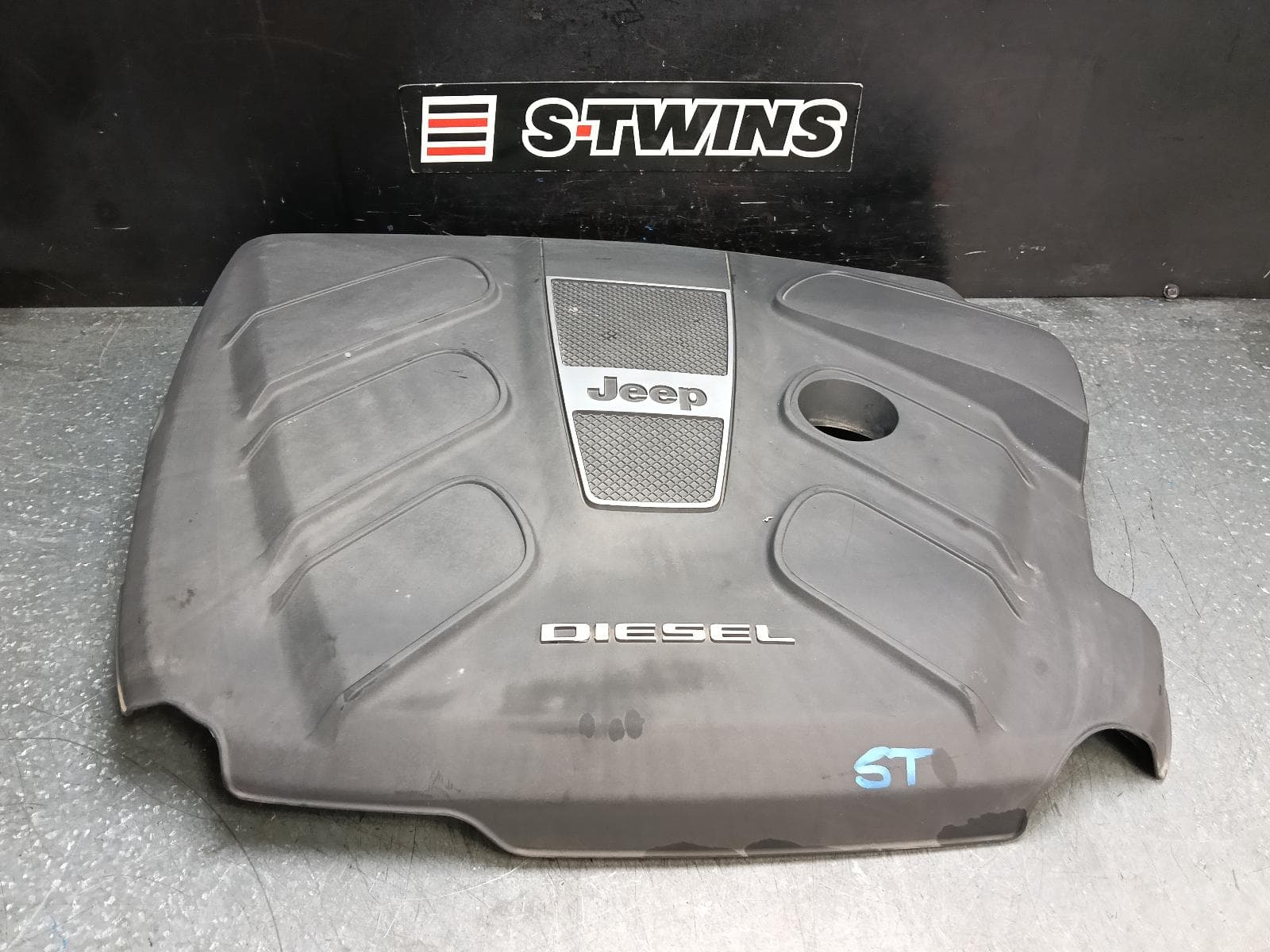 Used auto part listing image: 2014 JEEP GRANDCHEROKEE ENGINE COVER DIESEL, 3.0, TURBO, WK, 05/13-02/22 0000389474