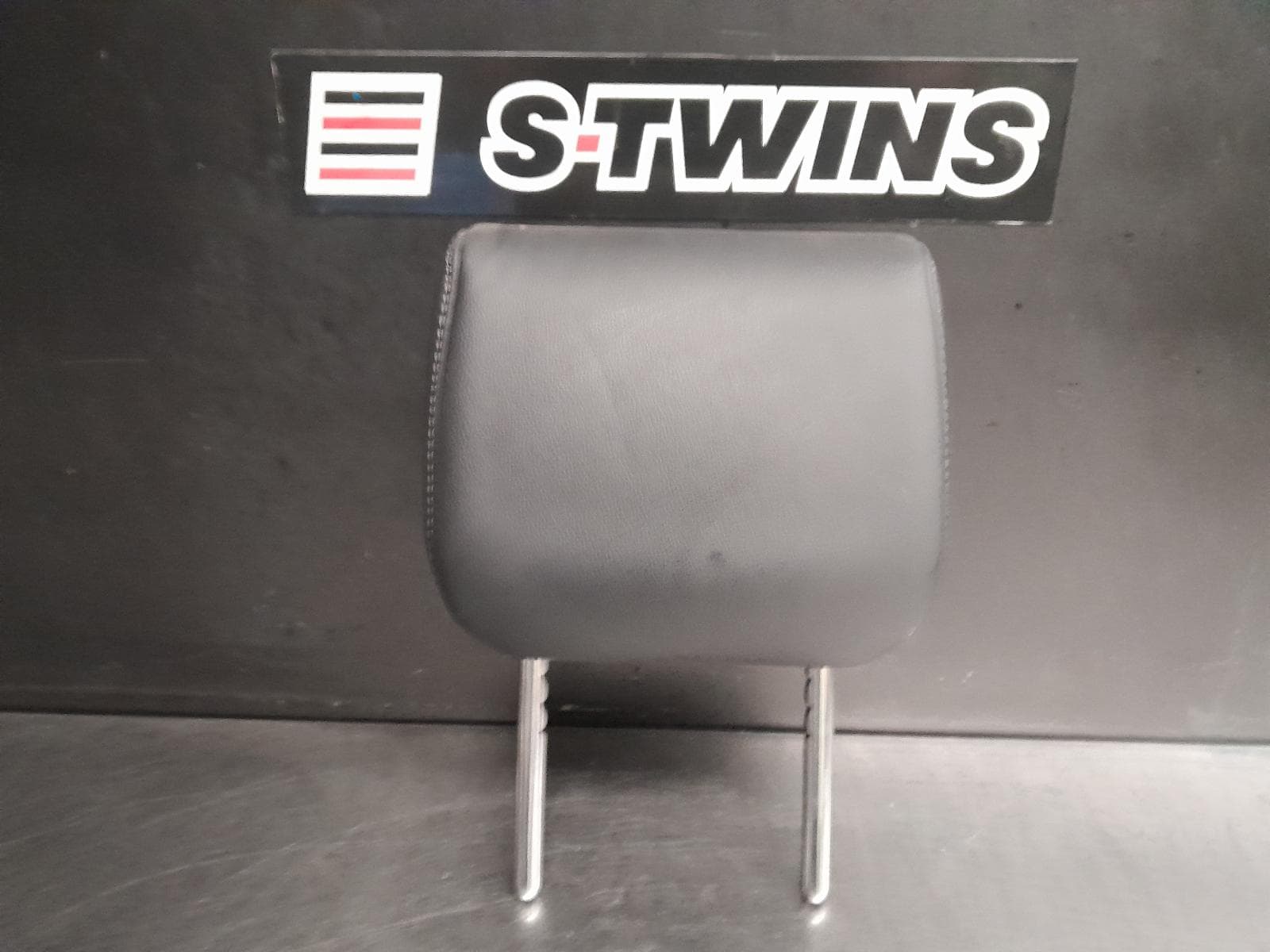 Used auto part listing image: 2019 HONDA CRV HEADREST RW, LH FRONT, LEATHER, 05/17-08/23 0000272601