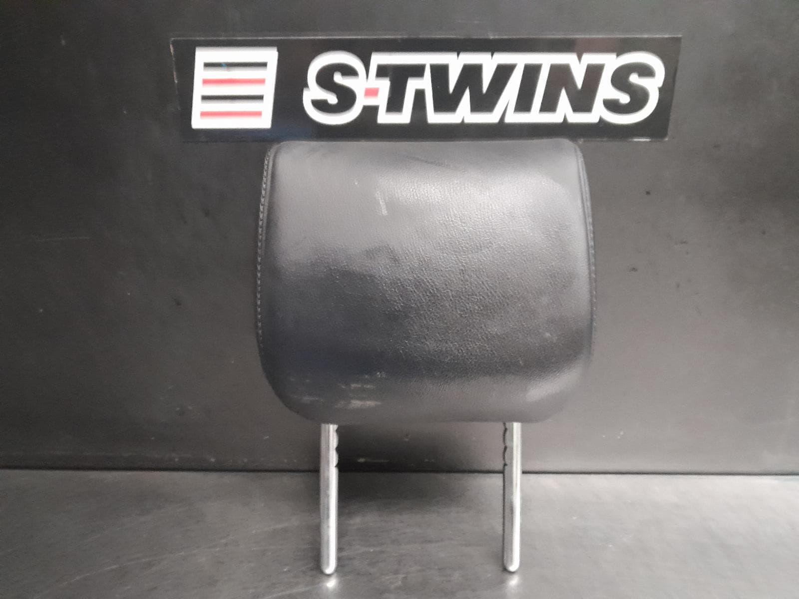 Used auto part listing image: 2019 HONDA CRV HEADREST RW, RH FRONT, LEATHER, 05/17-08/23 0000272602