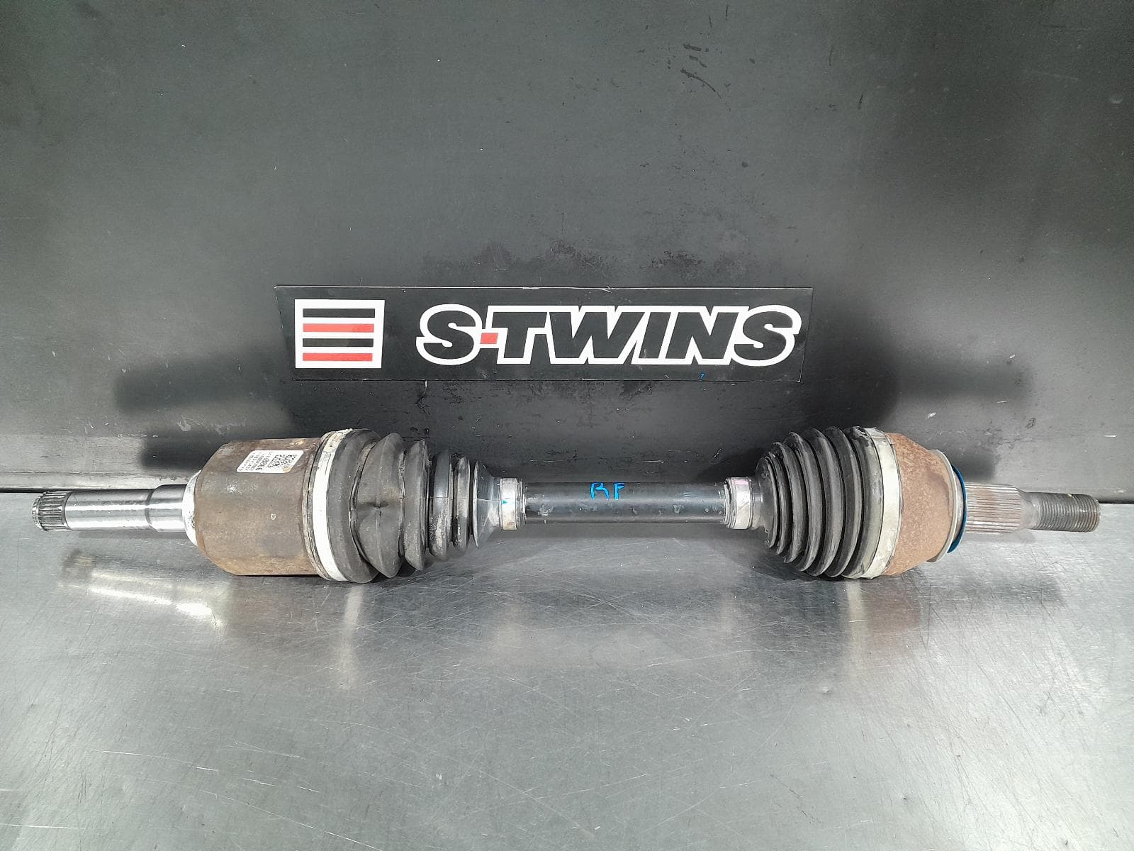 Used auto part listing image: 2018 HOLDEN ACADIA RIGHT DRIVESHAFT AC, FRONT, AUTO, PETROL, 3.6, 08/18-12/20 0000302151