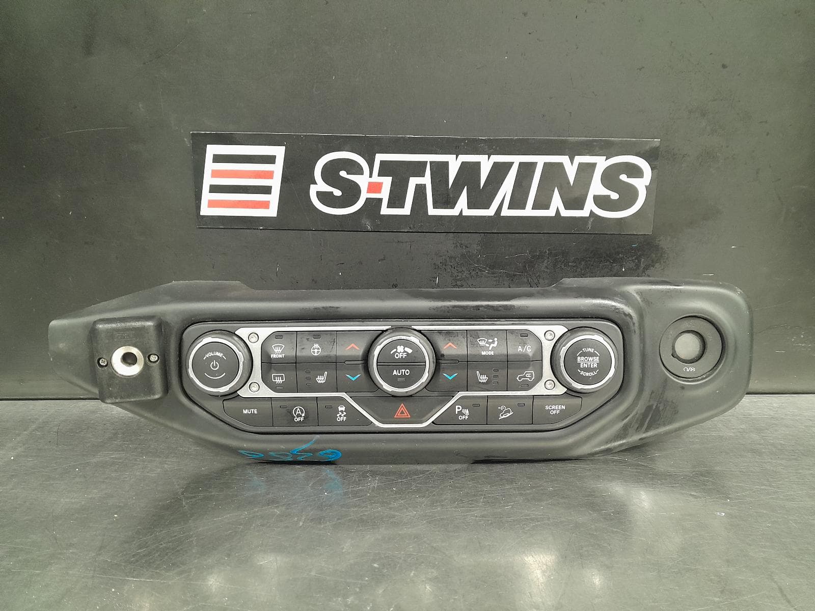 Used auto part listing image: 2020 JEEP WRANGLER HEATER AC CONTROLS JL, 08/18- 0000300275
