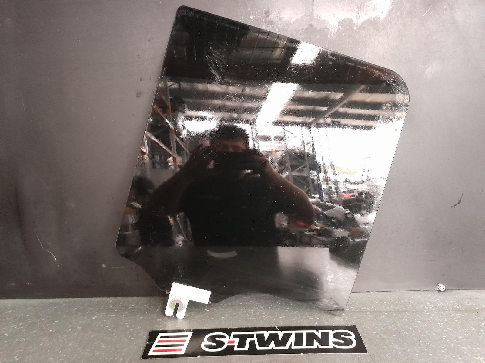 Used auto part listing image: 2020 JEEP WRANGLER RIGHT REAR DOOR WINDOW JL, 08/18- 0000334574