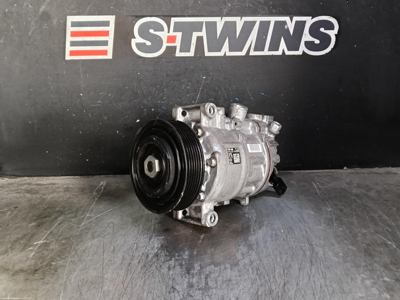 Used auto part listing image: 2017 AUDI A4 A C COMPRESSOR B9 8W, PETROL, 2.0, TURBO, CYRB CODE, 10/15- 0000409205