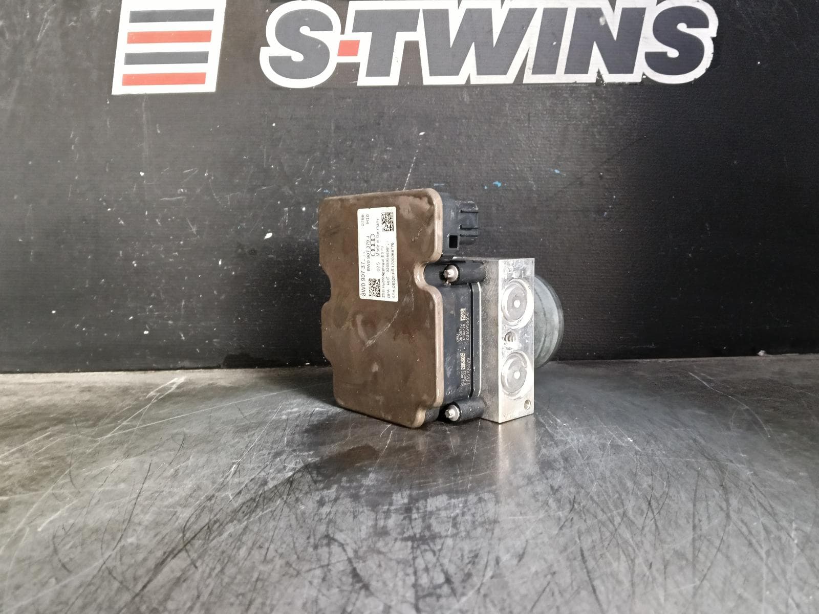 Used auto part listing image: 2017 AUDI A4 ABS PUMP MODULATOR B9 8W, P/N 8W0614517N, 10/15- 0000409207