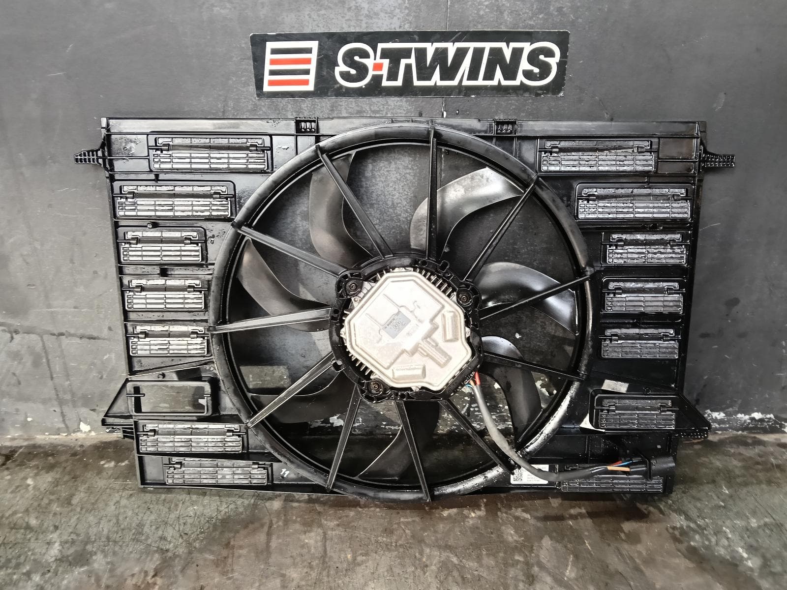 Used auto part listing image: 2017 AUDI A4 FAN RADIATOR FAN, 3.0, PETROL, B9 8W, 600W, 11/16- 0000409211