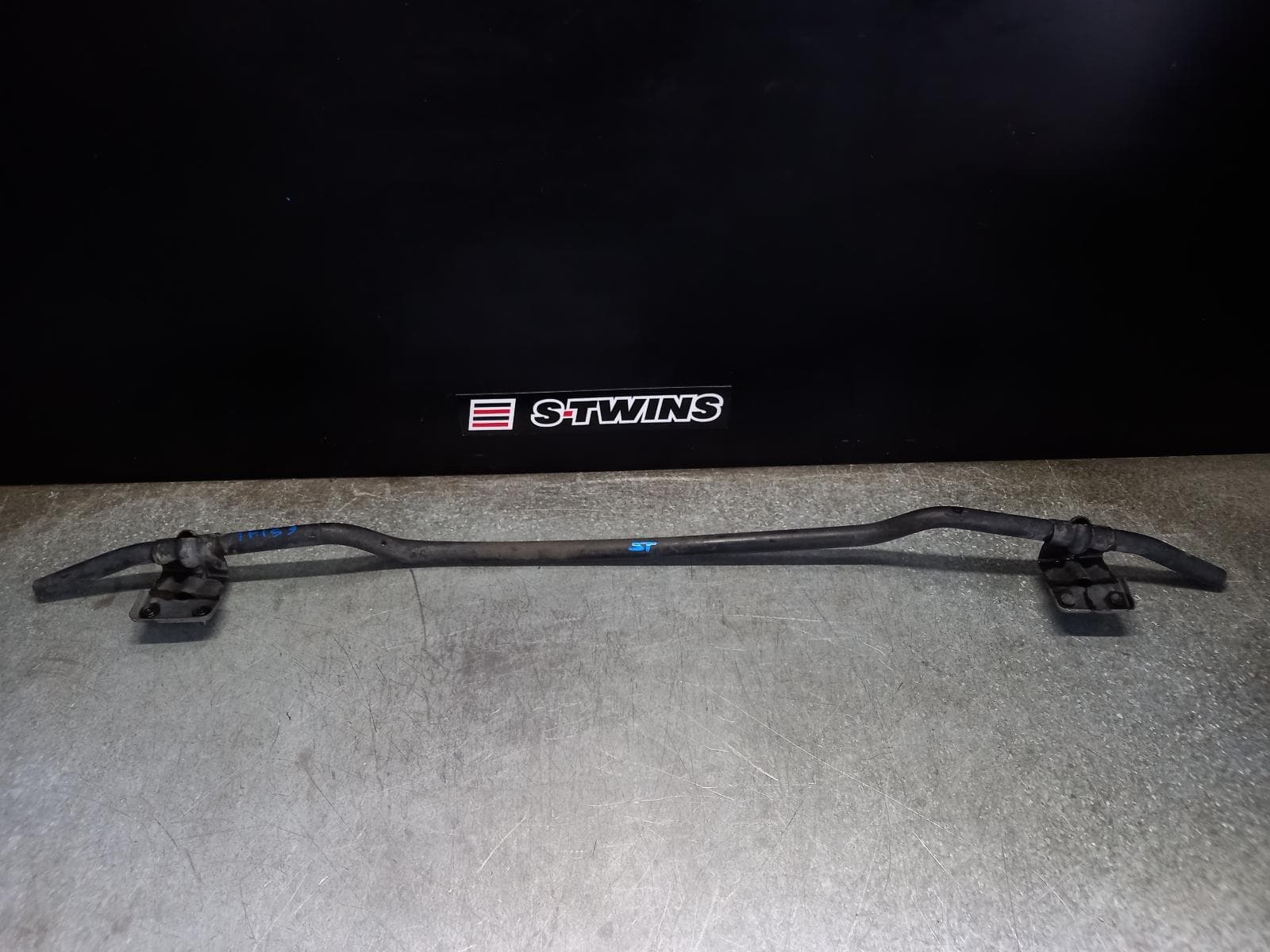 Used auto part listing image: 2020 FORD TRANSIT F BAR REINFORC BRACK LOWER REINFORCEMENT, VO, 05/19- 0000292022