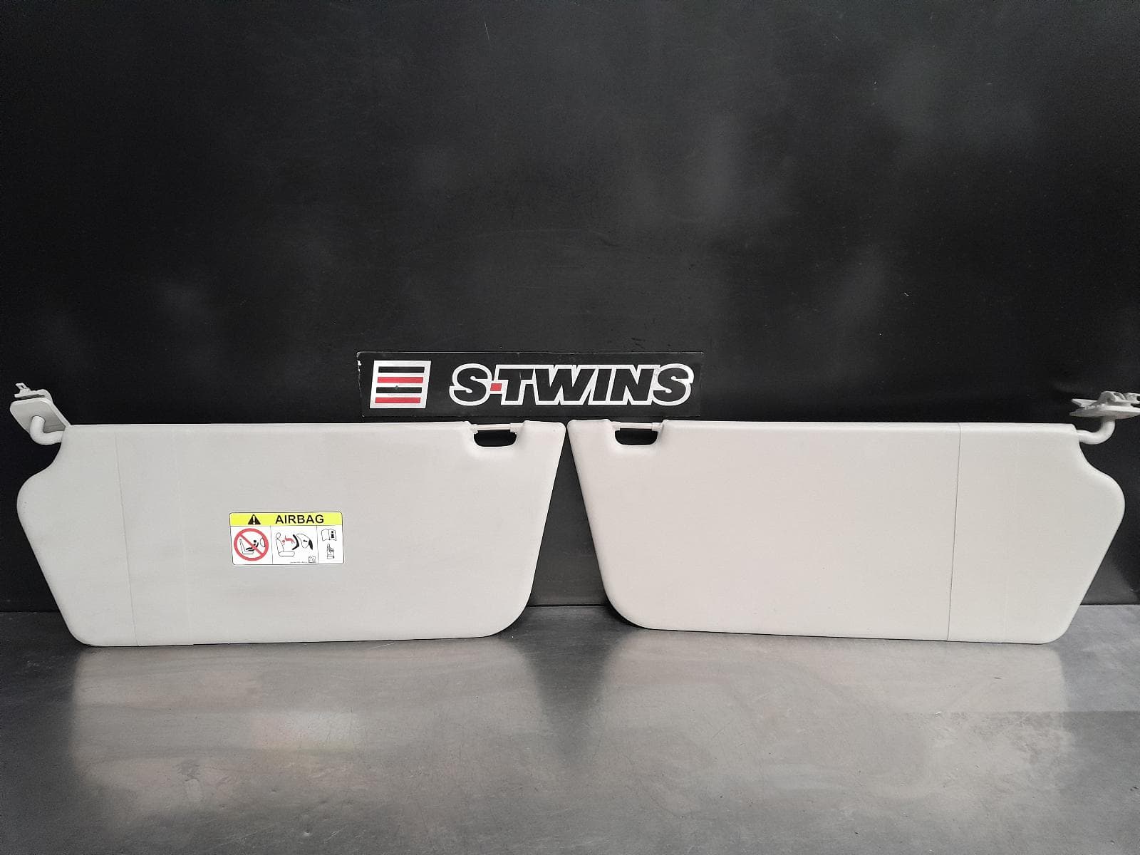 Used auto part listing image: 2020 FORD TRANSIT SUNVISOR VO, PAIR, 02/14- 0000292110