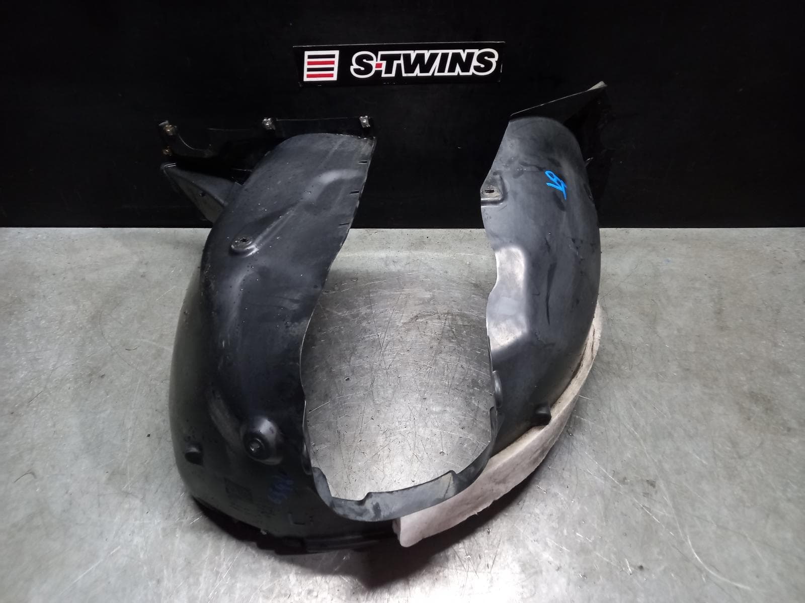 Used auto part listing image: 2021 SKODA KAMIQ LEFT GUARD LINER NW, 06/20- 0000331757