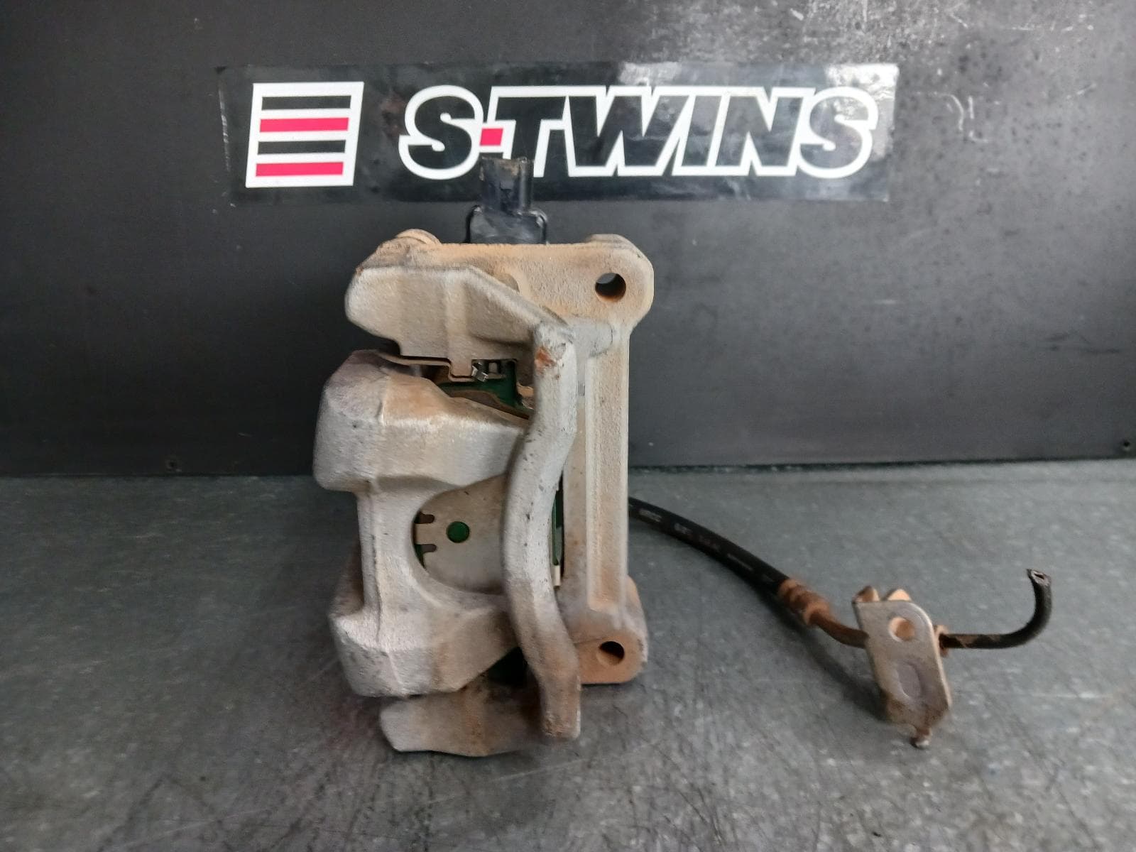 Used auto part listing image: 2022 HYUNDAI PALISADE CALIPER LX2, RH REAR, 07/20- 0000315990