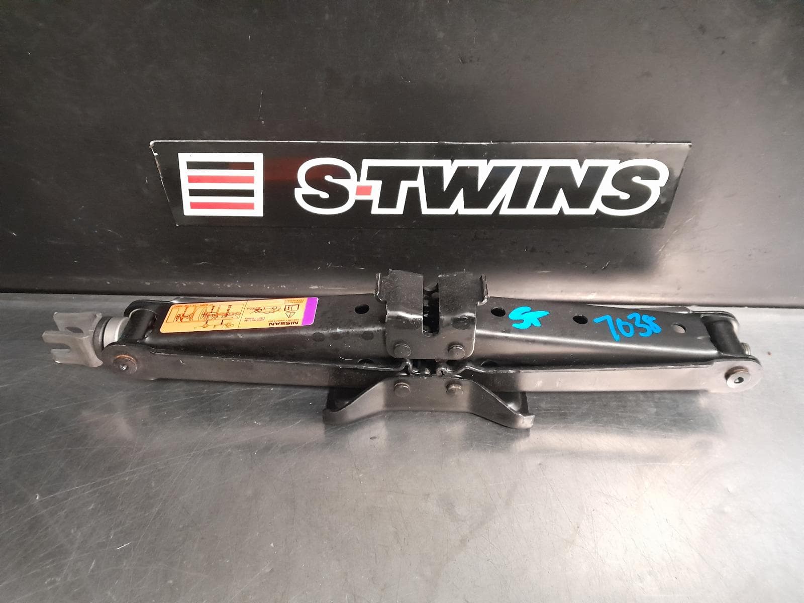 Used auto part listing image: 2022 HYUNDAI PALISADE JACK TOOL KIT LX2, 07/20-03/25 0000286696