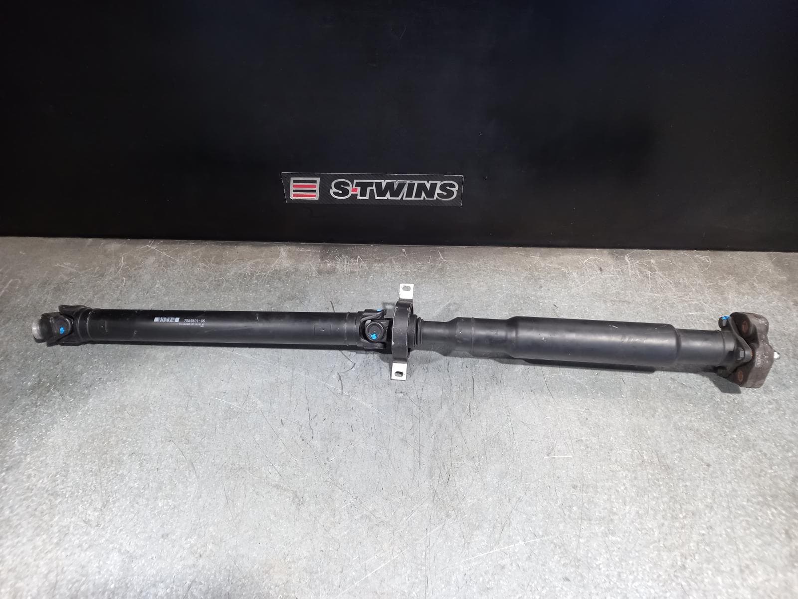 Used auto part listing image: 2016 BMW X3 REAR PROP SHAFT 2.0, N20, PETROL, AUTO T/M, x20i, 1319mm, F25, 12/10-07/17 0000233639