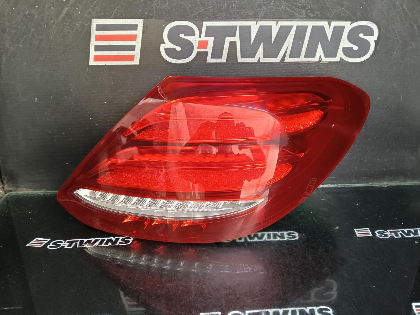 Used auto part listing image: 2020 MERCEDES E CLASS RIGHT TAILLIGHT W213, SEDAN, 05/16-03/20 0000409867