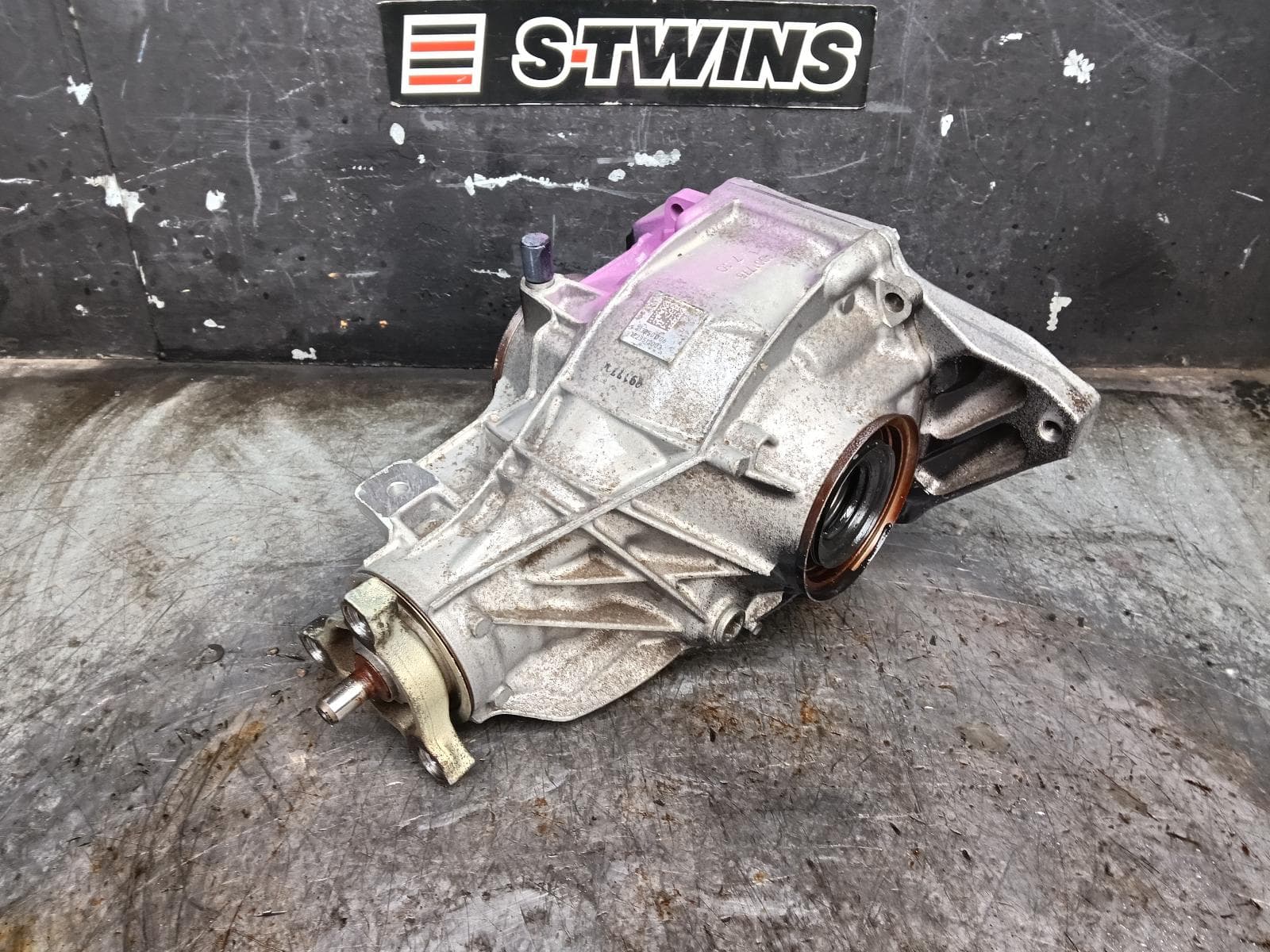 Used auto part listing image: 2020 MERCEDES E CLASS DIFFERENTIAL CENTRE REAR, PETROL, 3.0, W213/A238/C238, E450 (270kW), 2.823 RATIO, 09/18- 0000409872