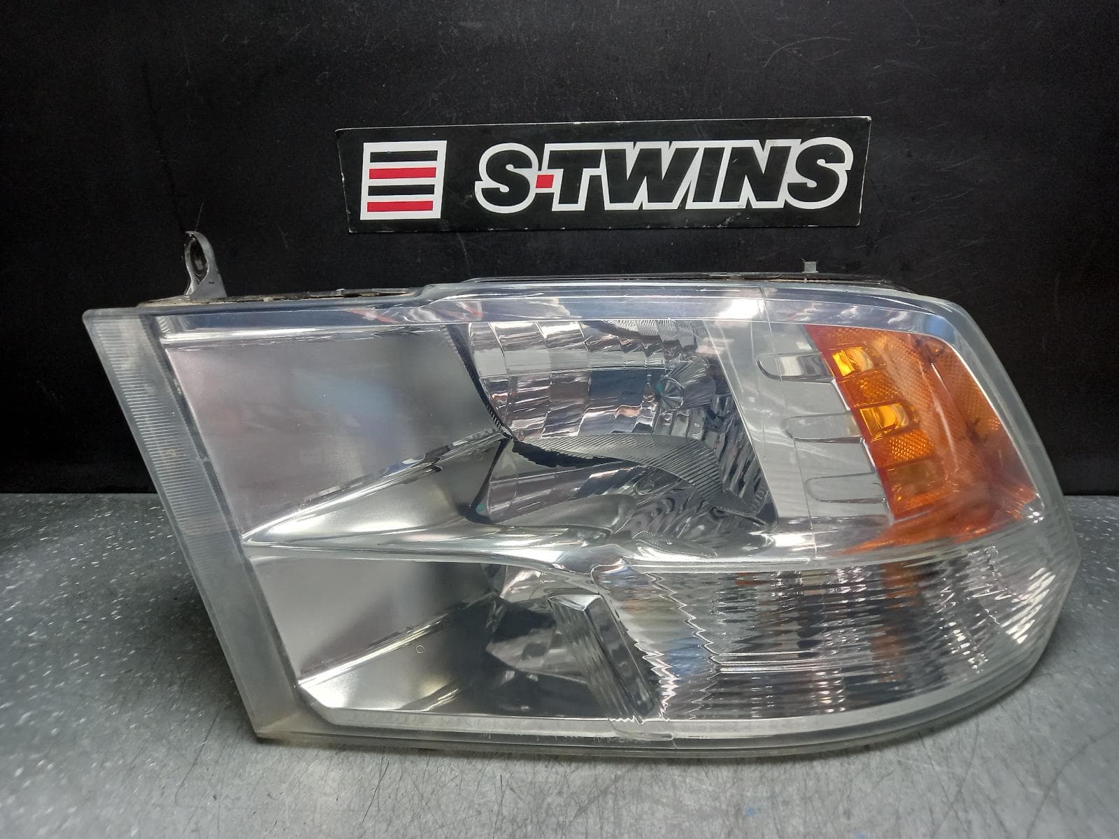 Used auto part listing image: 2019 RAM 1500 LEFT HEADLAMP DS, HALOGEN, NON SMOKED LENS TYPE, 11/17- 0000374644