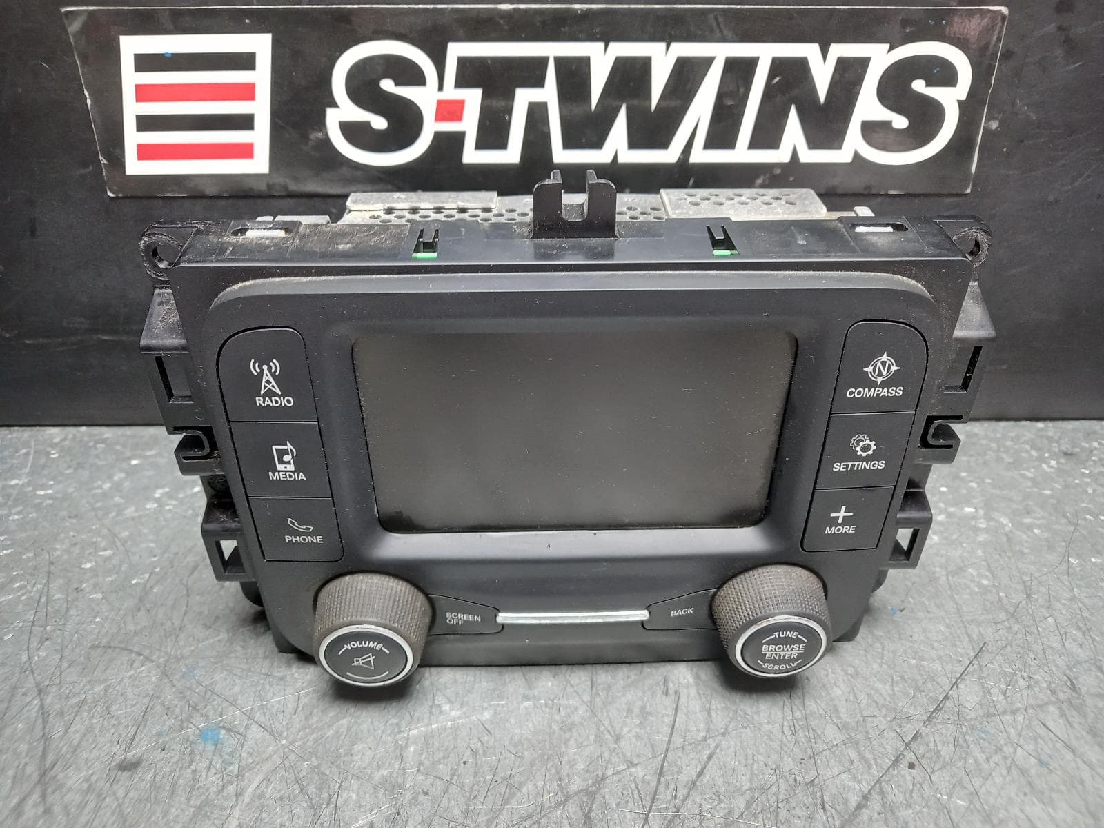 Used auto part listing image: 2019 RAM 1500 HEAD UNIT & TOUCHSCREEN, 5 IN, DS, 11/17-12/23 0000374645