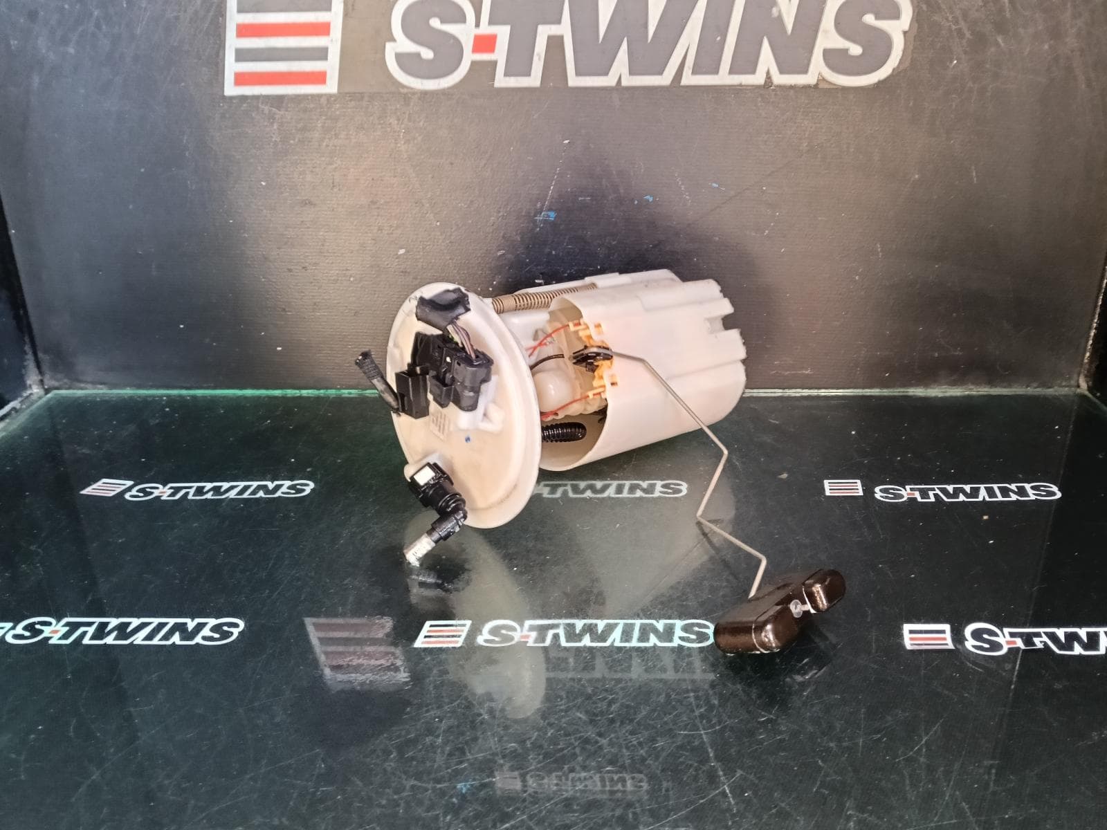 Used auto part listing image: 2017 RENAULT MEGANE FUEL PUMP GEN 4, 06/16-02/20 0000409433