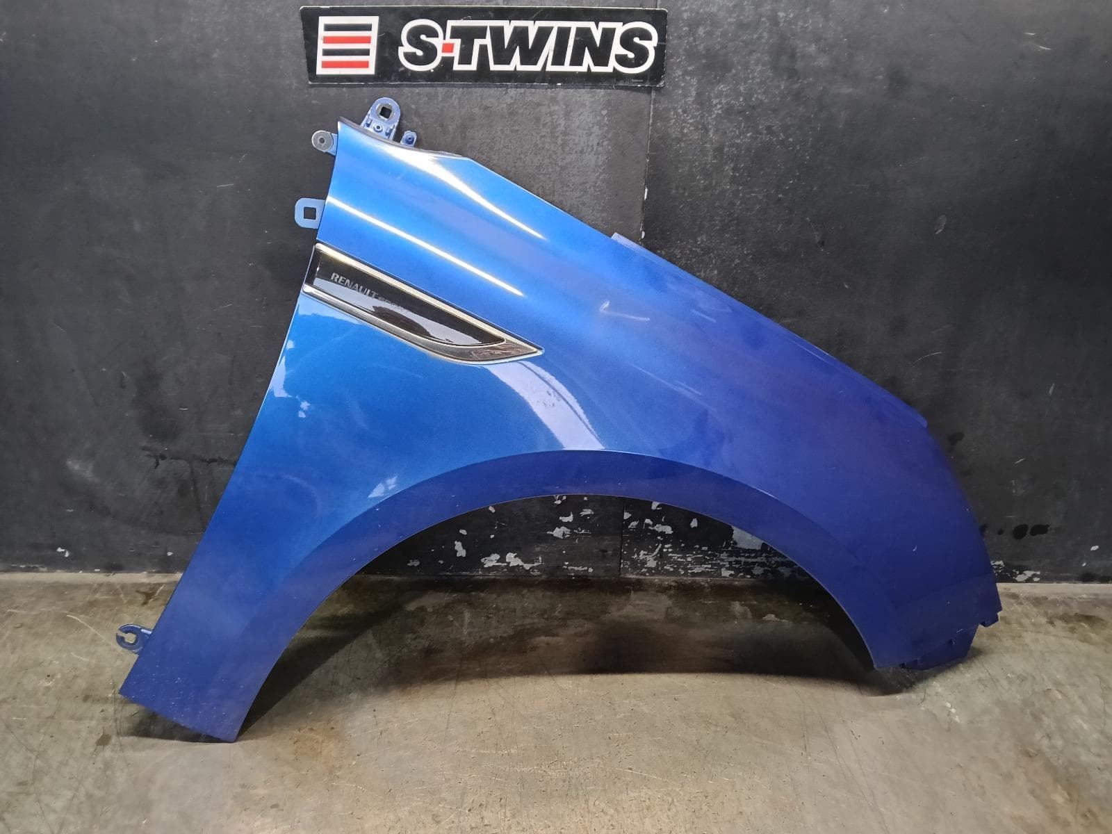 Used auto part listing image: 2017 RENAULT MEGANE RIGHT GUARD BFB/LFF/KFB, HATCH/SEDAN/WAGON, 06/16-02/20 0000409398