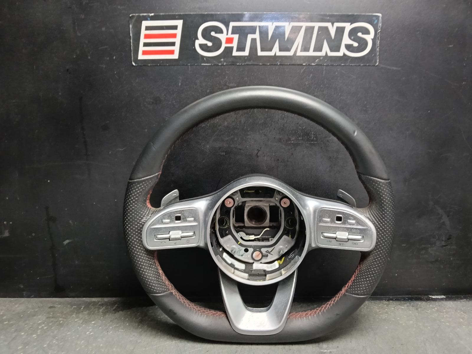 Used auto part listing image: 2022 MERCEDES GLB CLASS STEERING WHEEL X247, 12/19-05/26 0000410038