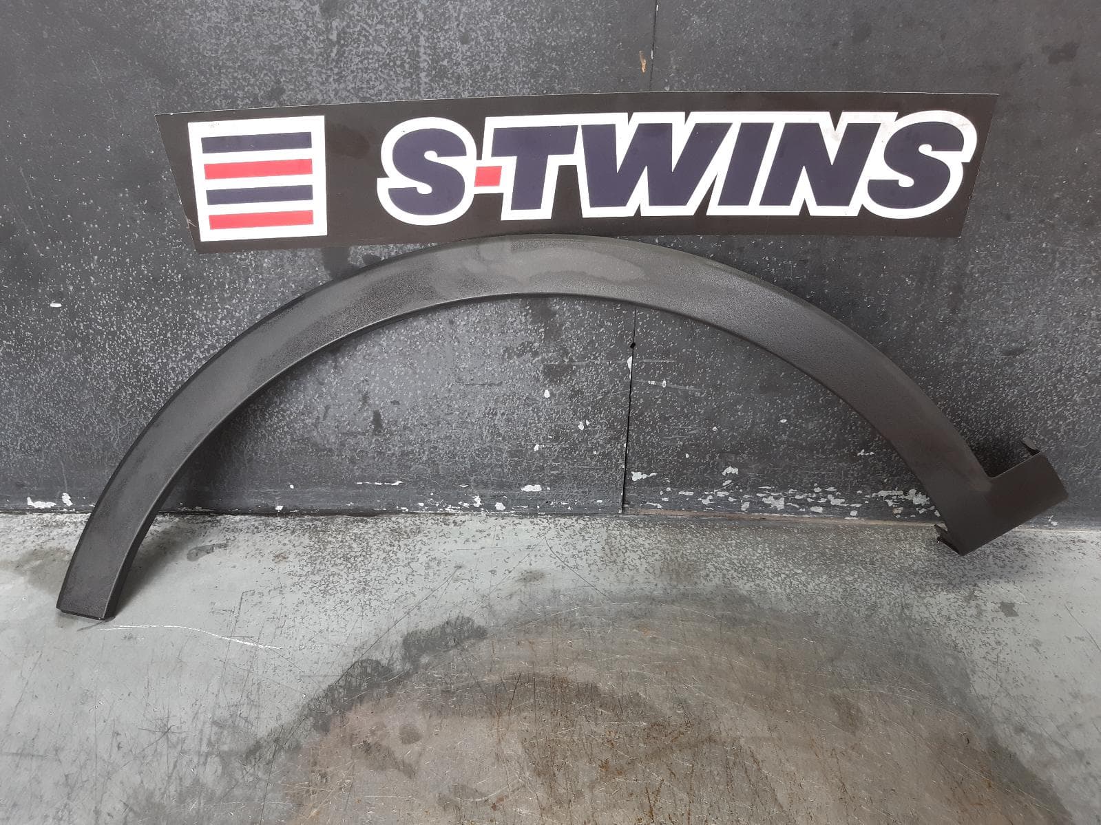 Used auto part listing image: 2022 KIA SORENTO WHEEL ARCH FLARE LH FRONT, MQ4, 02/20- 0000241429