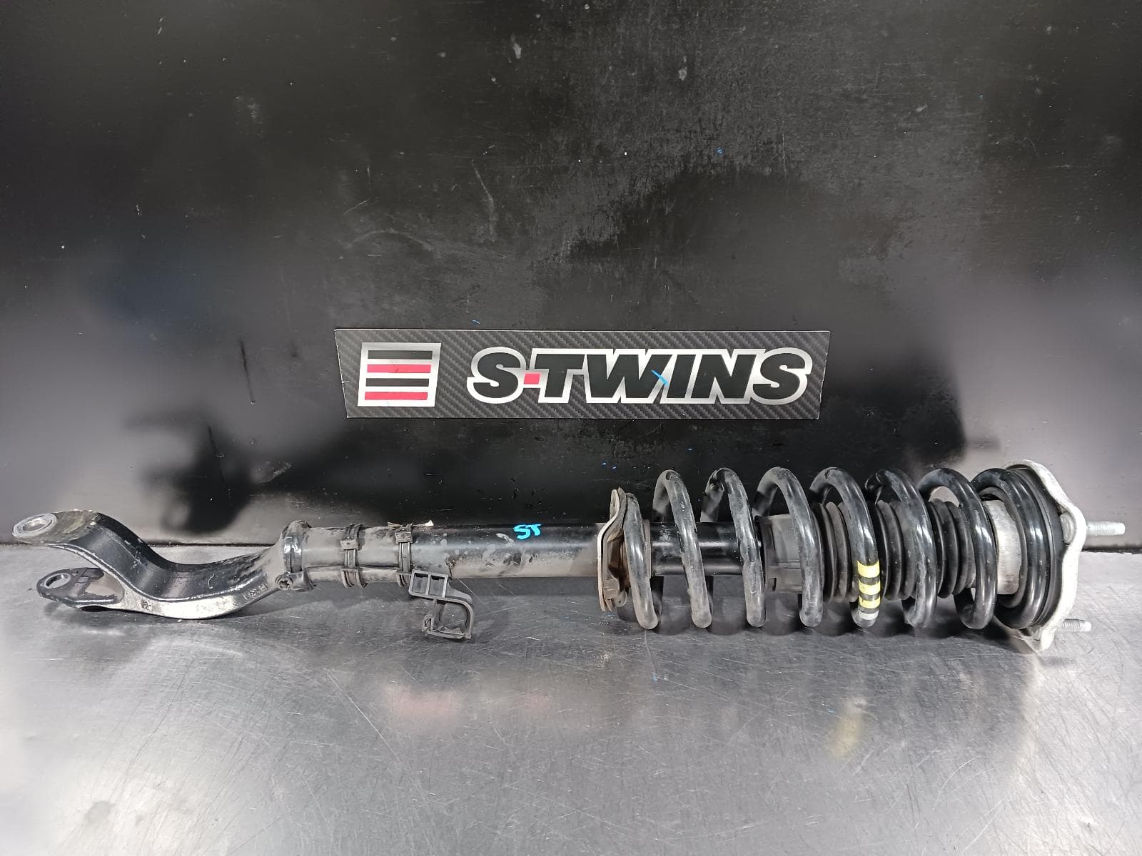 Used auto part listing image: 2017 MERCEDES GLC CLASS RIGHT FRONT STRUT DIESEL, 2.1, GLC220D, NON AIRBAG TYPE, X253/C253, 09/15-07/18 0000235079
