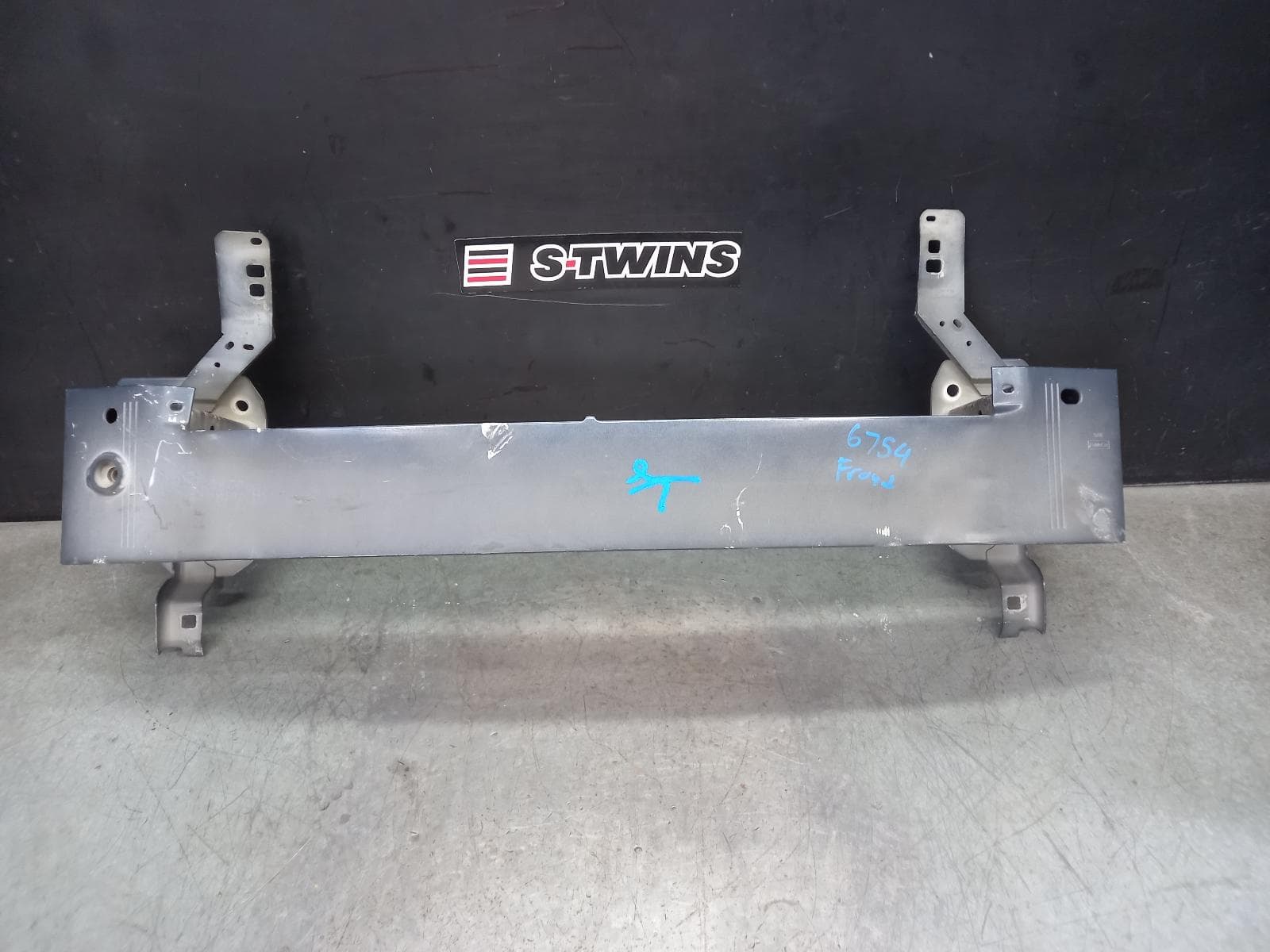 Used auto part listing image: 2021 FORD ESCAPE F BAR REINFORC BRACK ZH, MAIN REINFORCEMENT, 06/20-04/24 0000402146