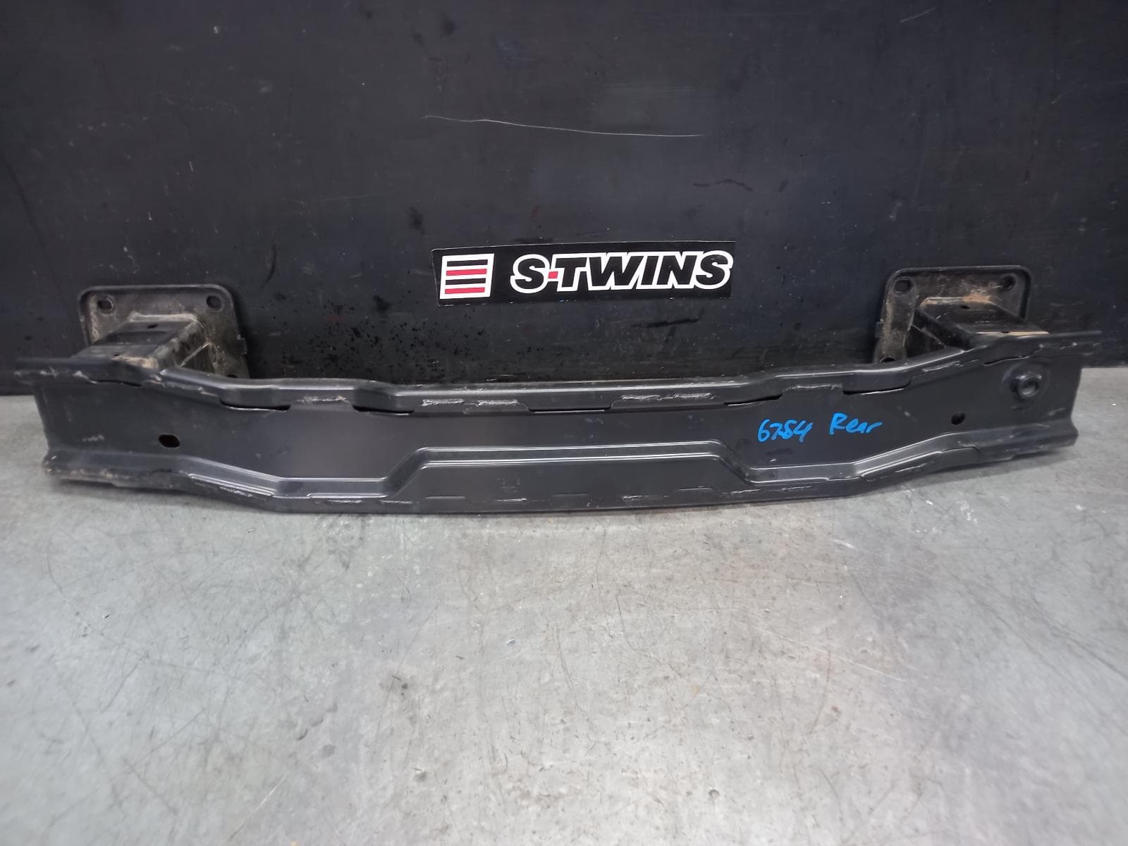 Used auto part listing image: 2021 FORD ESCAPE R BAR BRACKET REINFO MAIN REINFORCEMENT, ZH, 06/20-04/24 0000402150