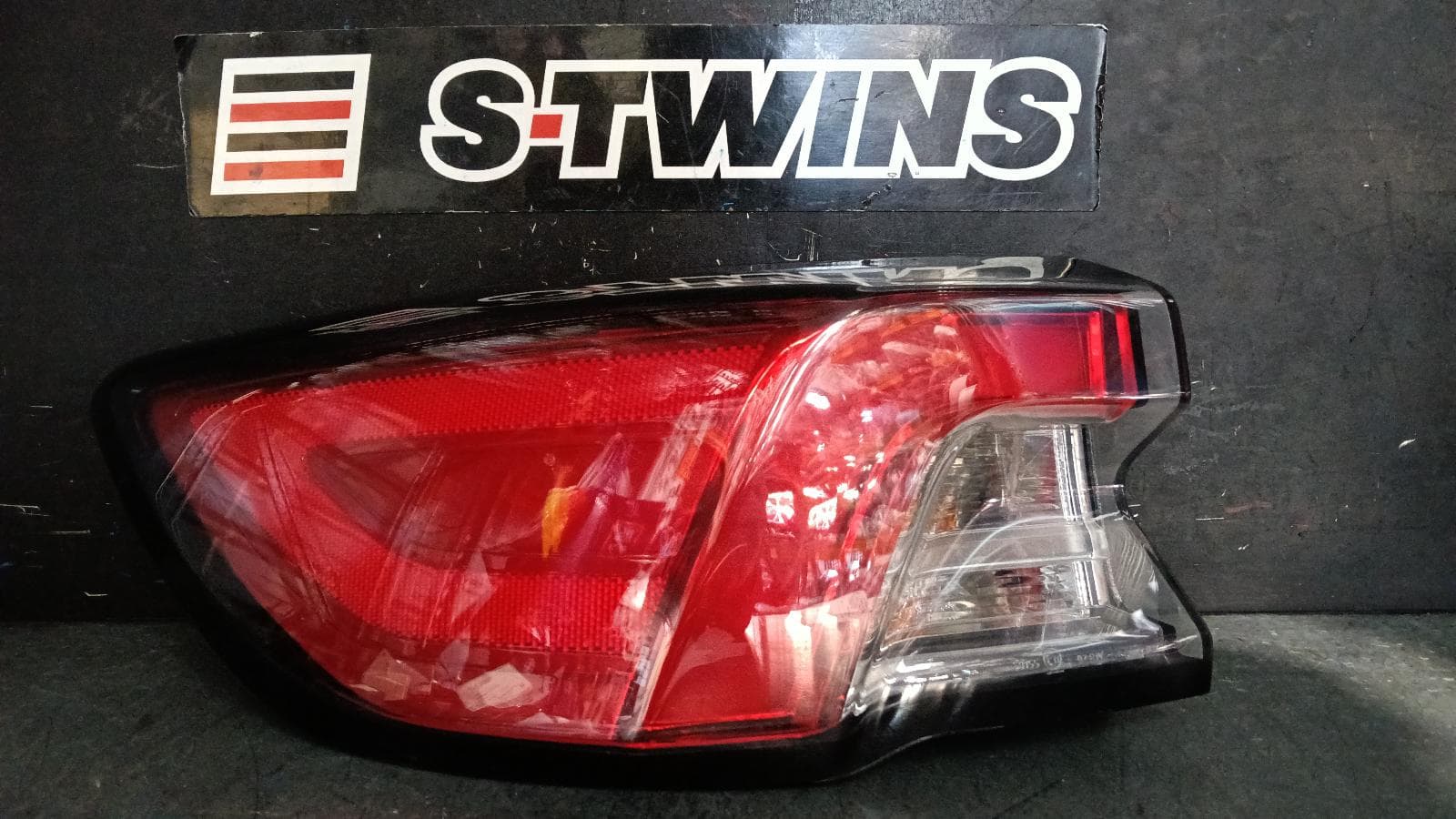 Used auto part listing image: 2021 FORD ESCAPE LEFT TAILLIGHT ZH, IN BODY, LED TYPE, 06/20- 0000402152