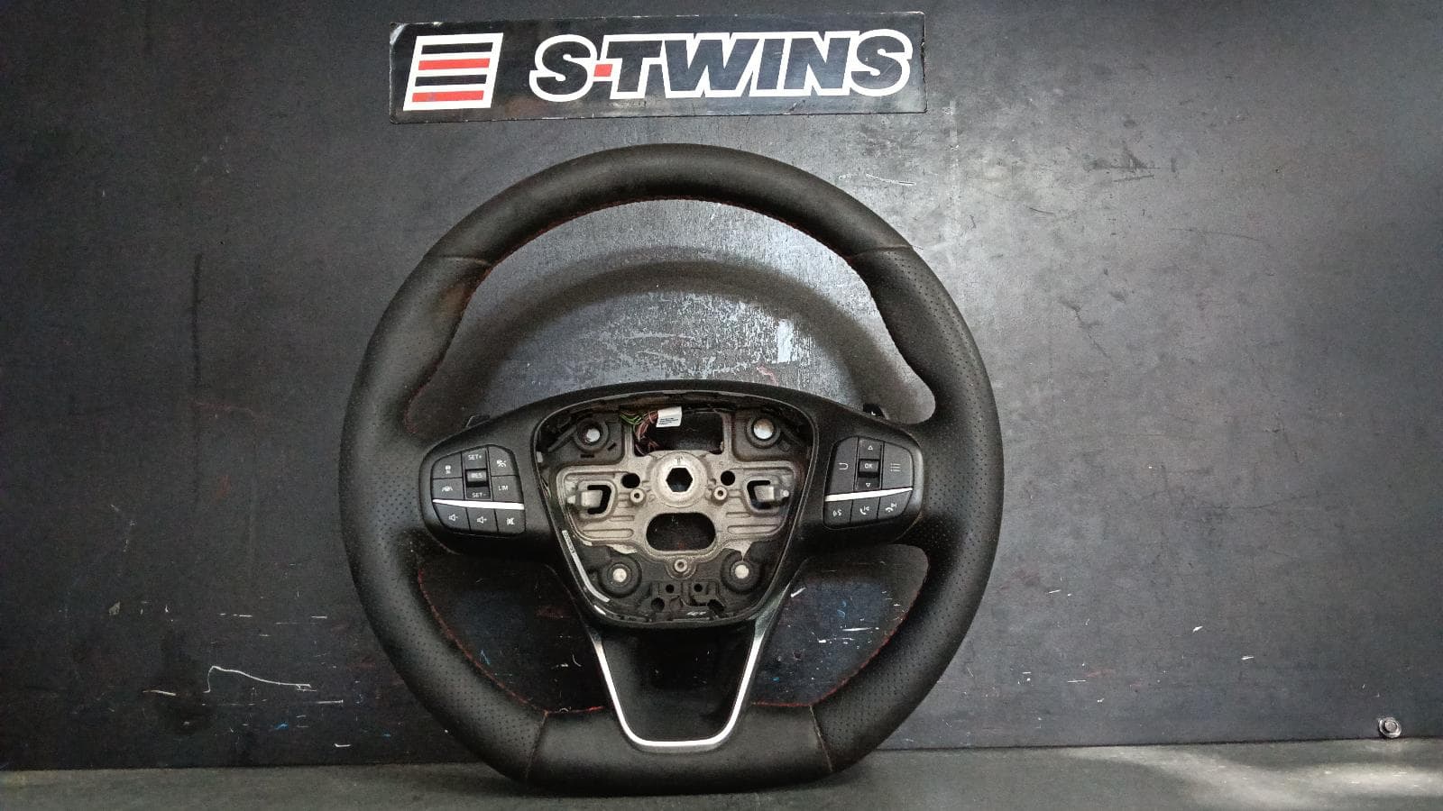 Used auto part listing image: 2021 FORD ESCAPE STEERING WHEEL ZH, LEATHER, W/ RED STICHING, ST-LINE, 06/20- 0000402155