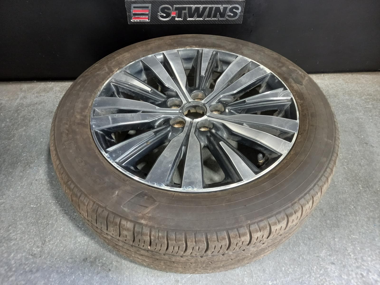 Used auto part listing image: NEW 2018 MITSUBISHI OUTLANDER WHEEL MAG SPARE WHEEL ALLOY, 18X7IN, ZL, 04/18-07/21 0000243703