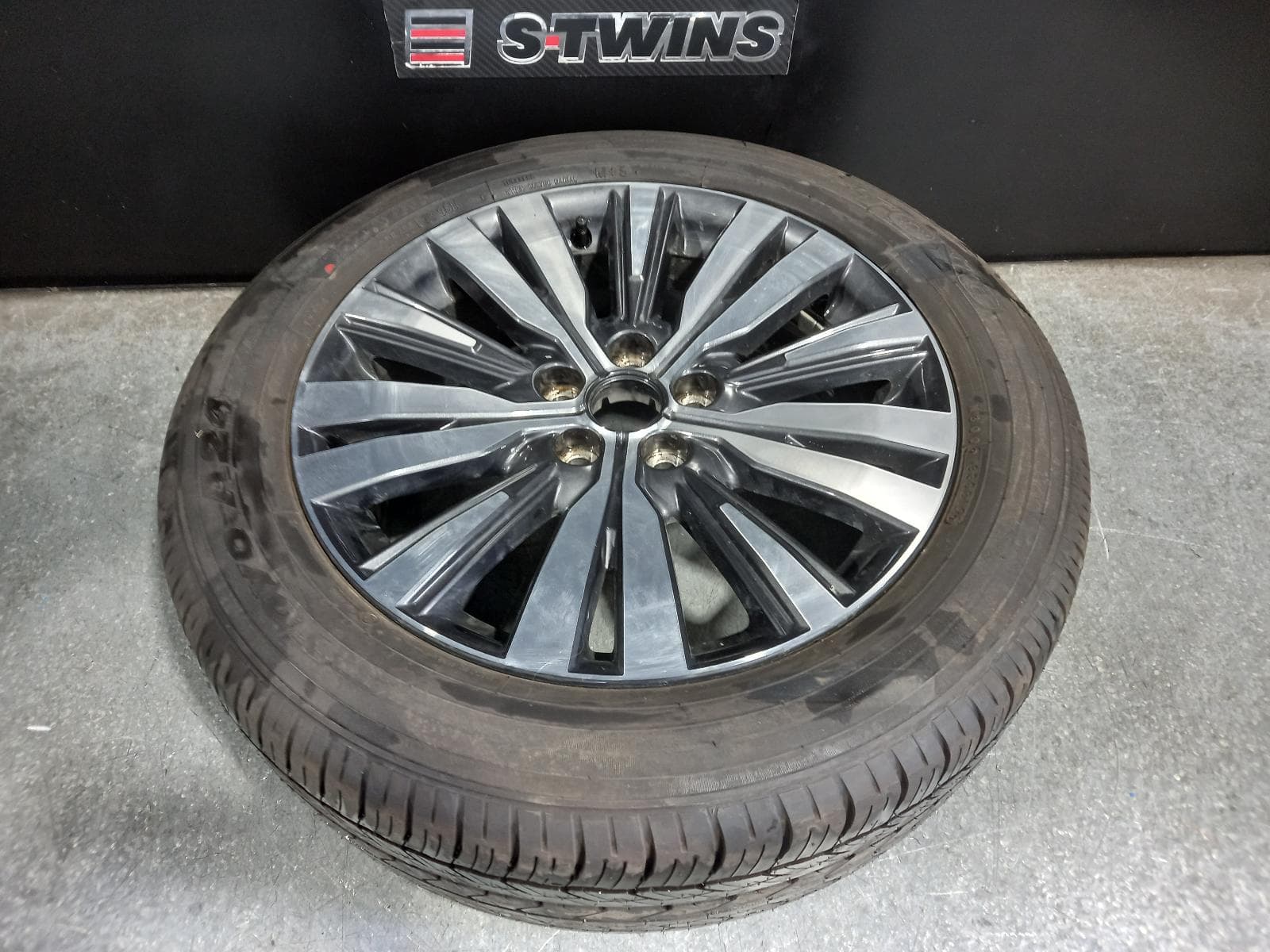 Used auto part listing image: NEW 2019 MITSUBISHI OUTLANDER WHEEL MAG SPARE WHEEL ALLOY, 18X7IN, ZL, 04/18-07/21 0000243704