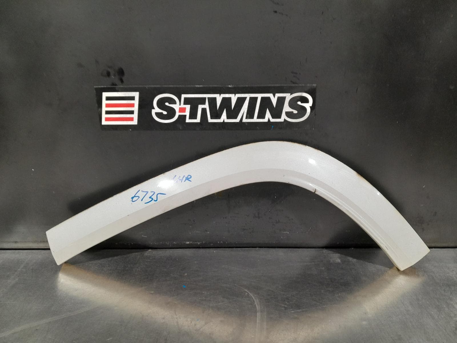Used auto part listing image: 2019 HOLDEN ACADIA WHEEL ARCH FLARE AC, LH REAR, 08/18-12/20 0000302218