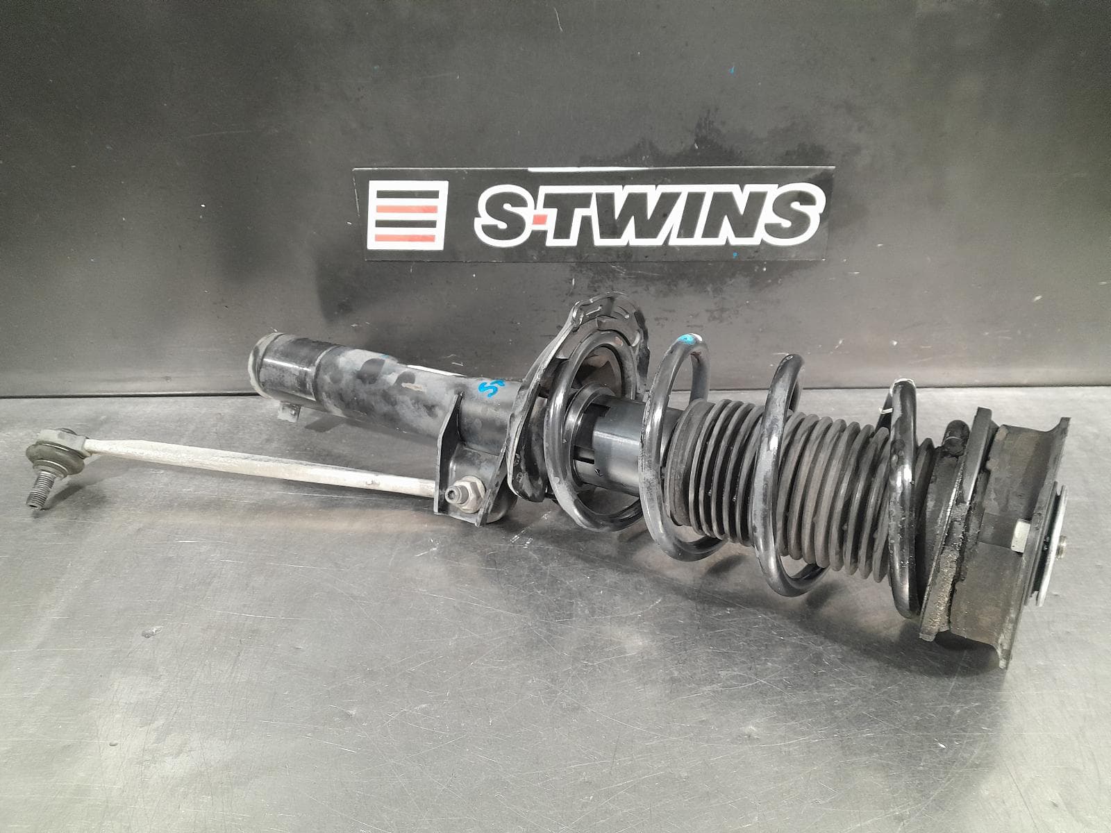 Used auto part listing image: 2015 AUDI A3 LEFT FRONT STRUT 8V, 1.8/2.0, PETROL, STANDARD TYPE, 03/13-04/16 0000307203
