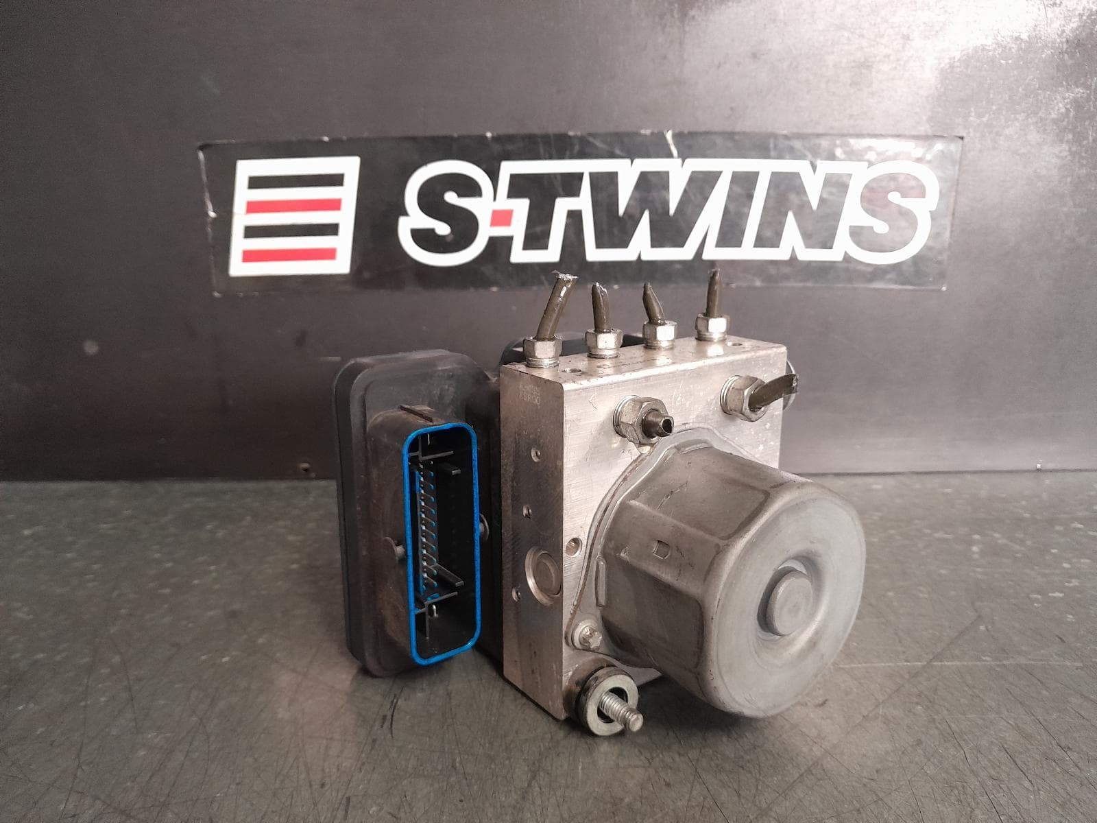 Used auto part listing image: 2015 SUBARU BRZ ABS PUMP MODULATOR Z1, CA003, 07/12-09/21 0000332669