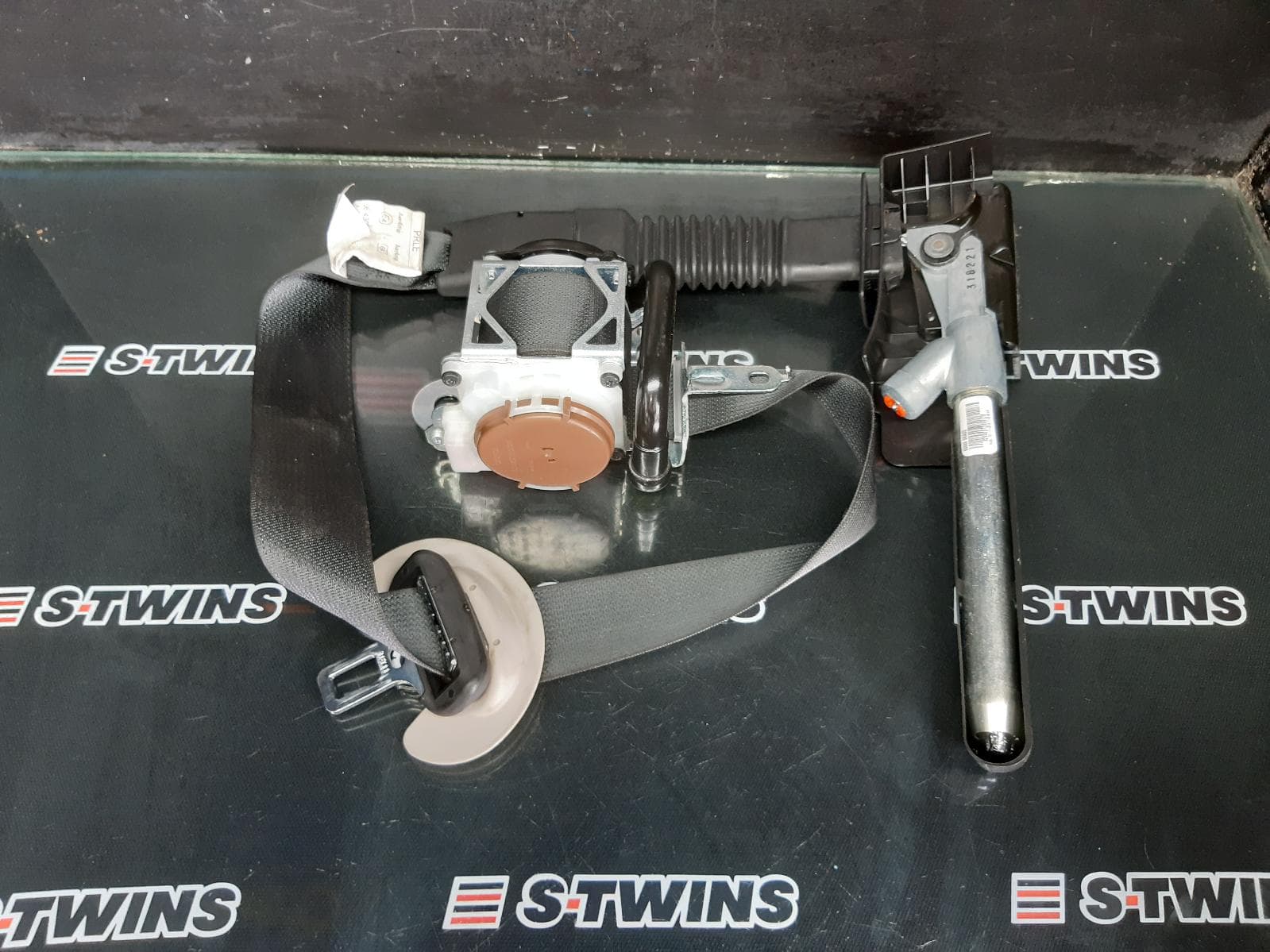 Used auto part listing image: 2019 NISSAN PATHFINDER SEAT BELT STALK LH FRONT, SEAT BELT ONLY, R52, 06/13-04/21 0000246946