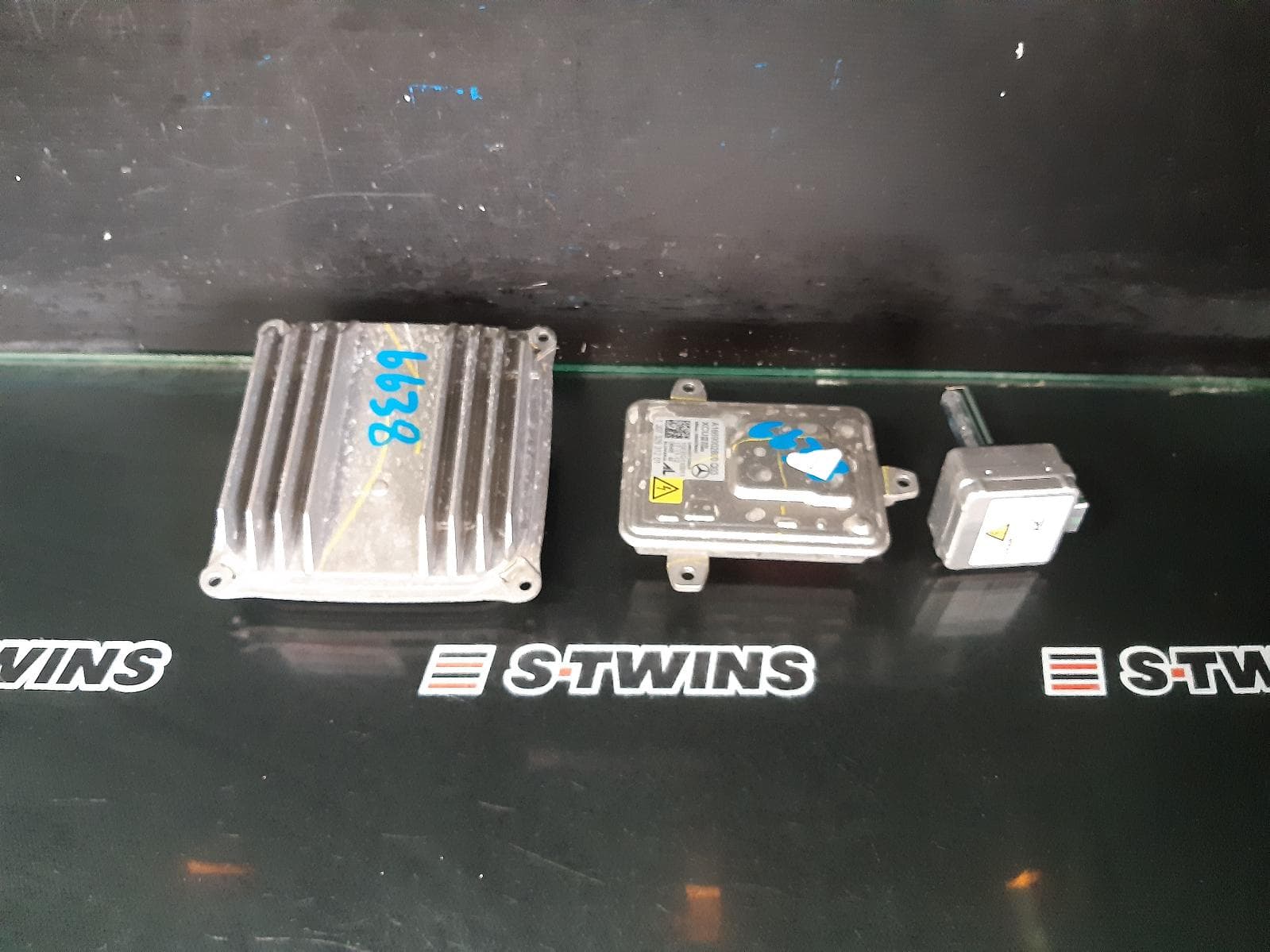 Used auto part listing image: 2013 MERCEDES M CLASS HEADLAMP BALLAST HEADLAMP RANGE MODULE (LH SIDE & RH SIDE), W166, 03/12-01/16 0000247023