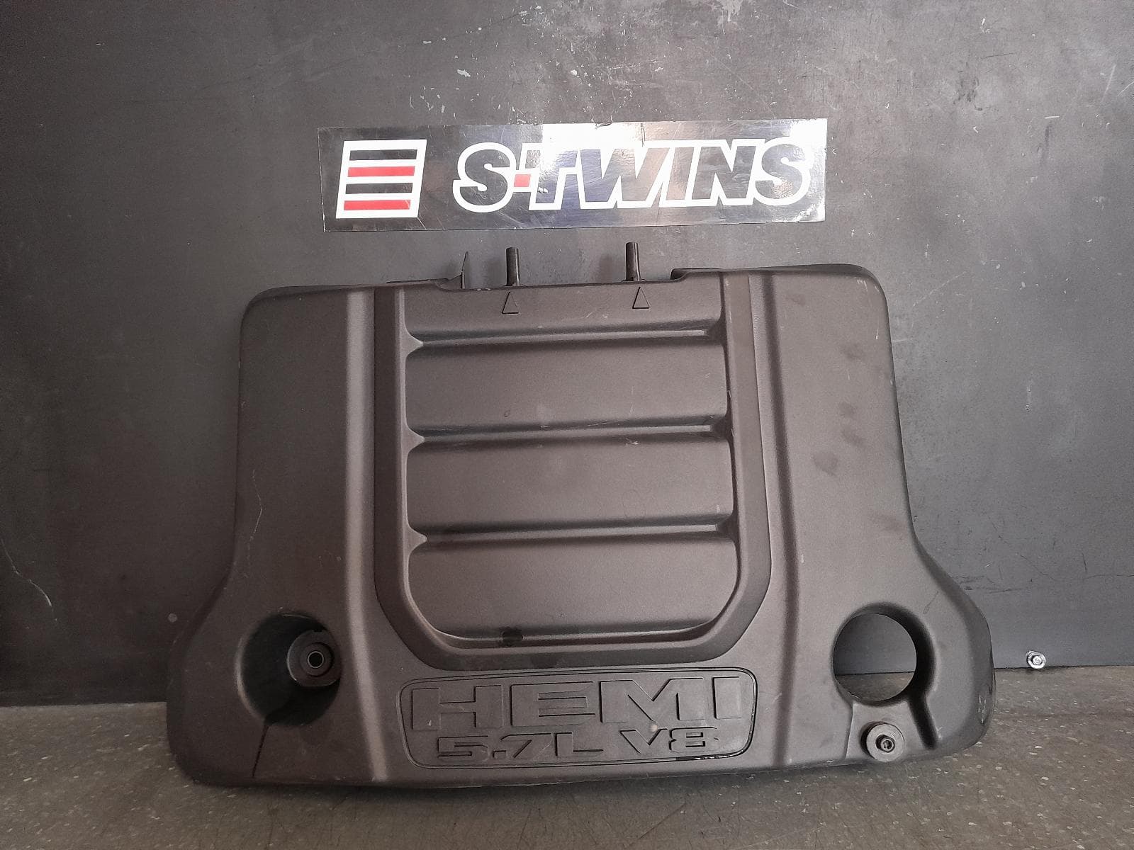 Used auto part listing image: 2022 RAM 1500 ENGINE COVER DT, PETROL, 5.7, HEMI, MHEV, 10/20- 0000340382