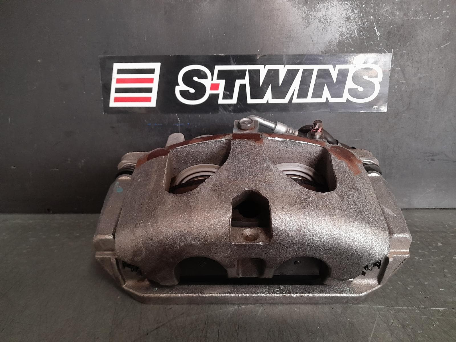 Used auto part listing image: 2022 RAM 1500 CALIPER RH FRONT, DT, 10/20- 0000340371