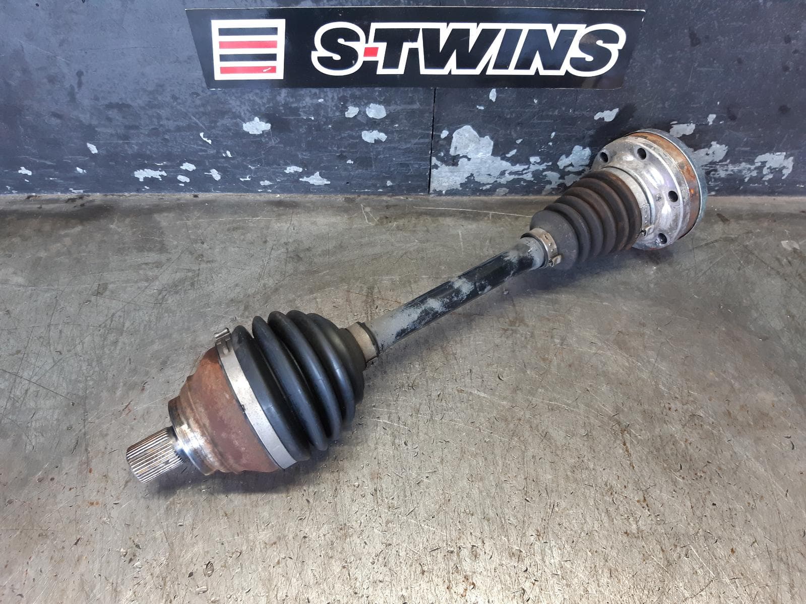 Used auto part listing image: 2018 AUDI Q2 LEFT DRIVESHAFT FRONT, FWD, GA, 10/16- 0000308560